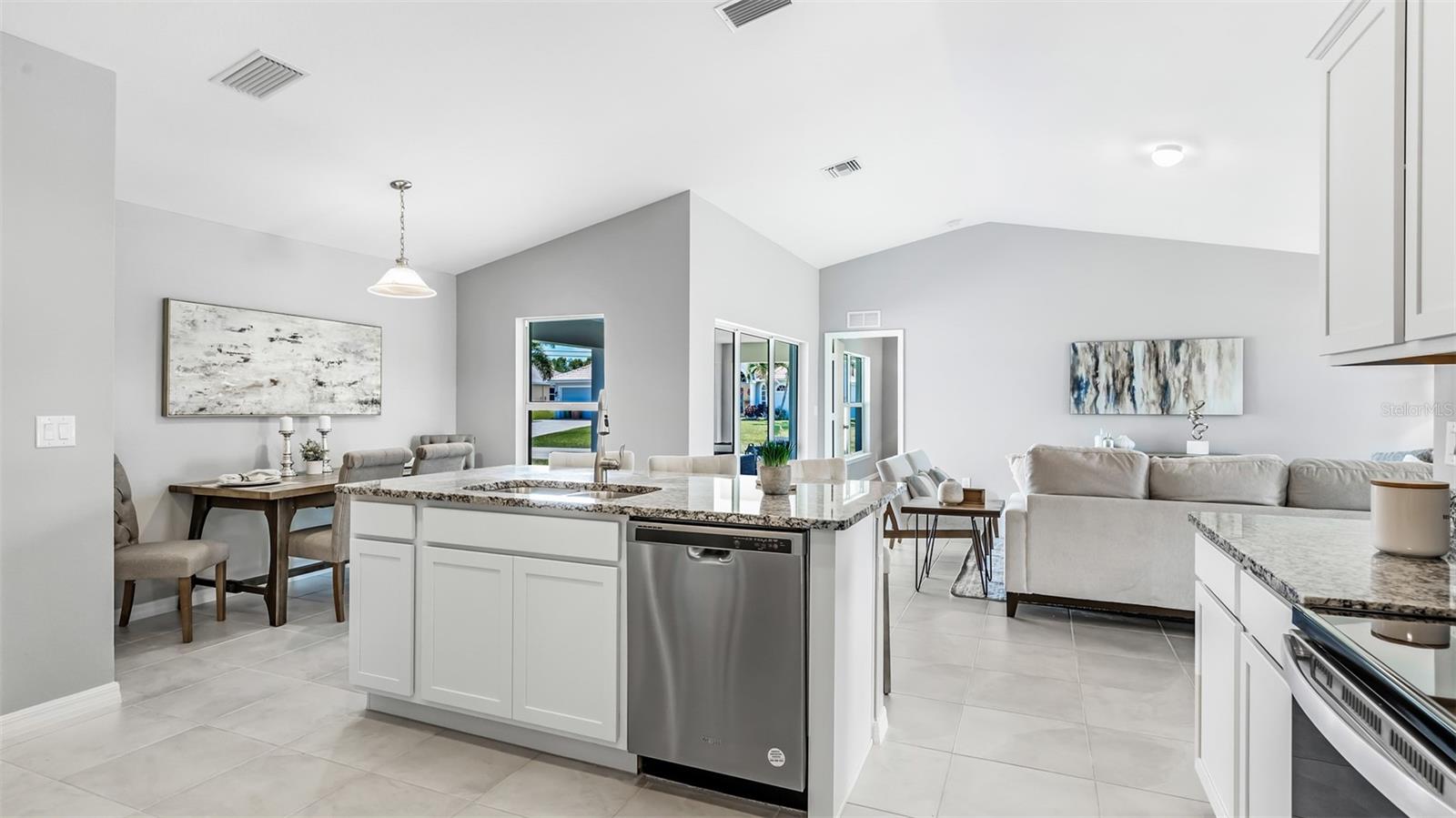 3320 S SAN MATEO DR — photo 5