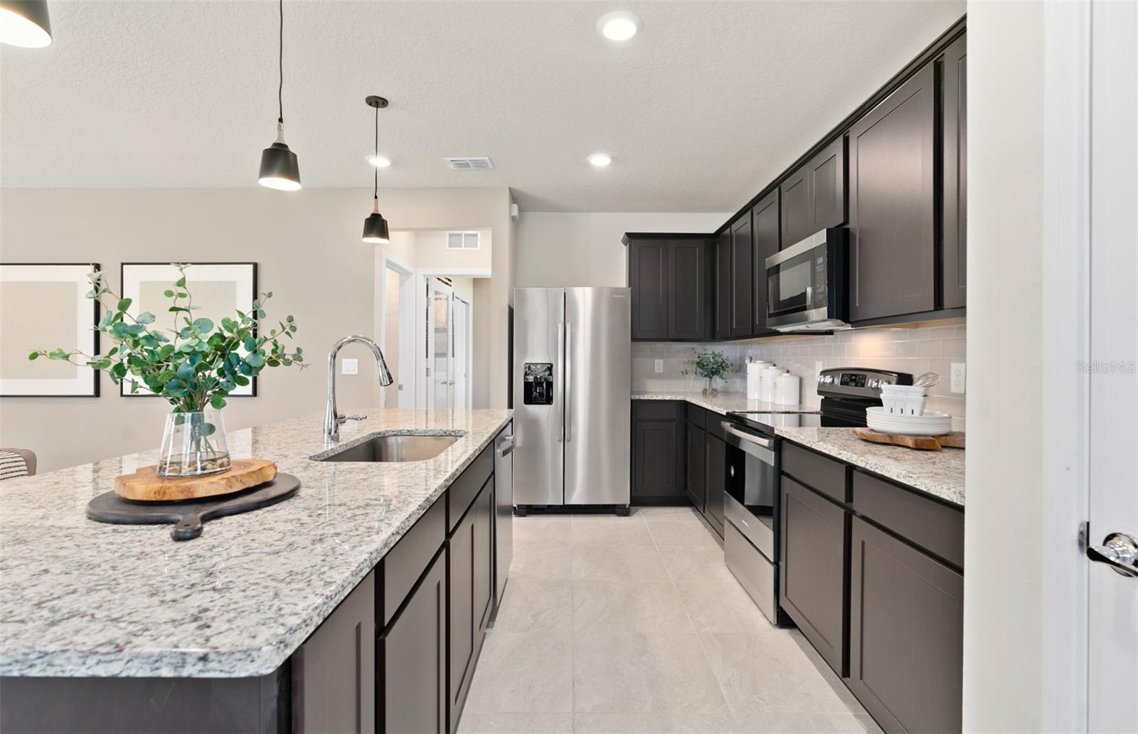 2118 CHARMING AVE — photo 9