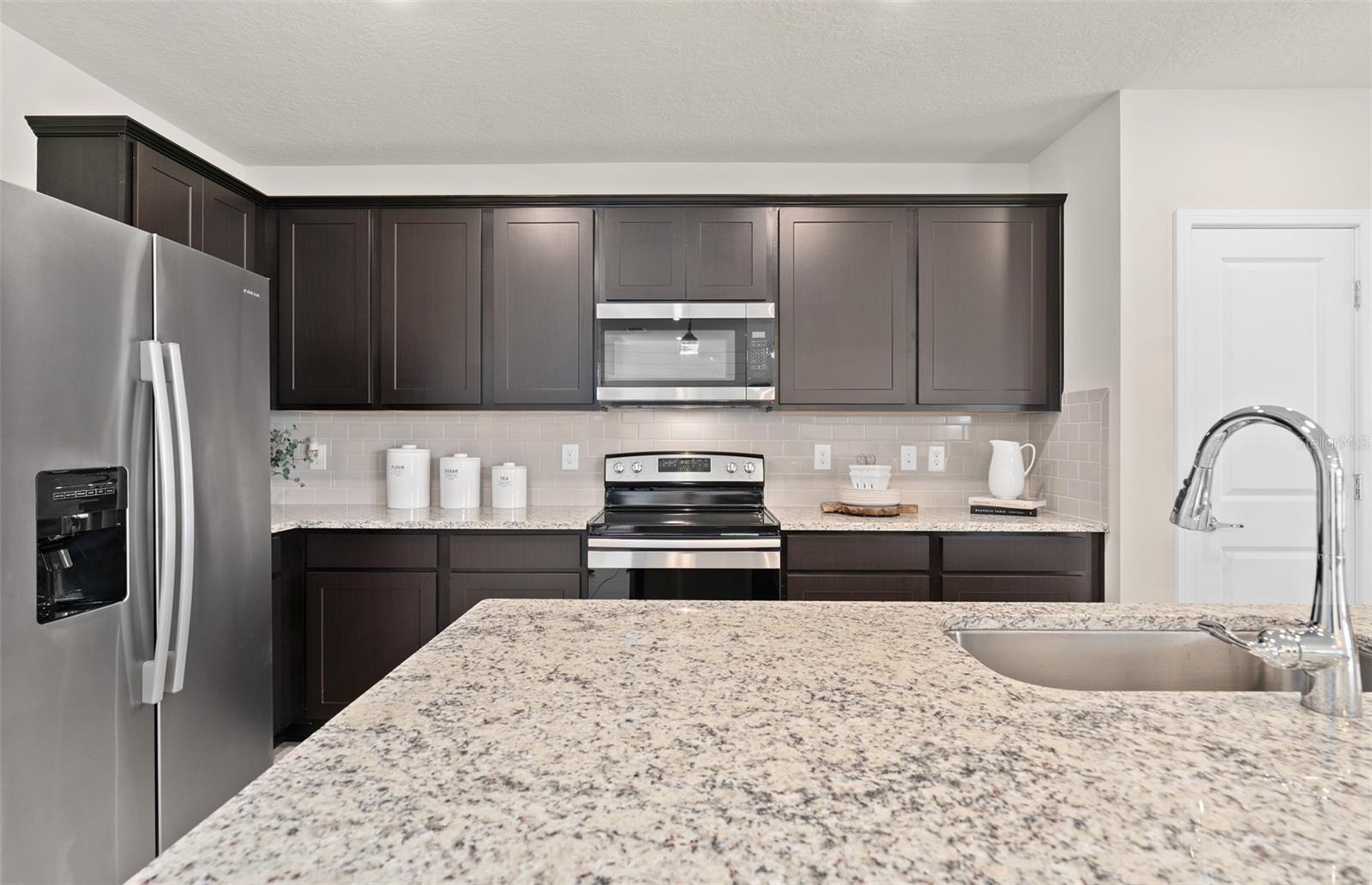 2118 CHARMING AVE — photo 12