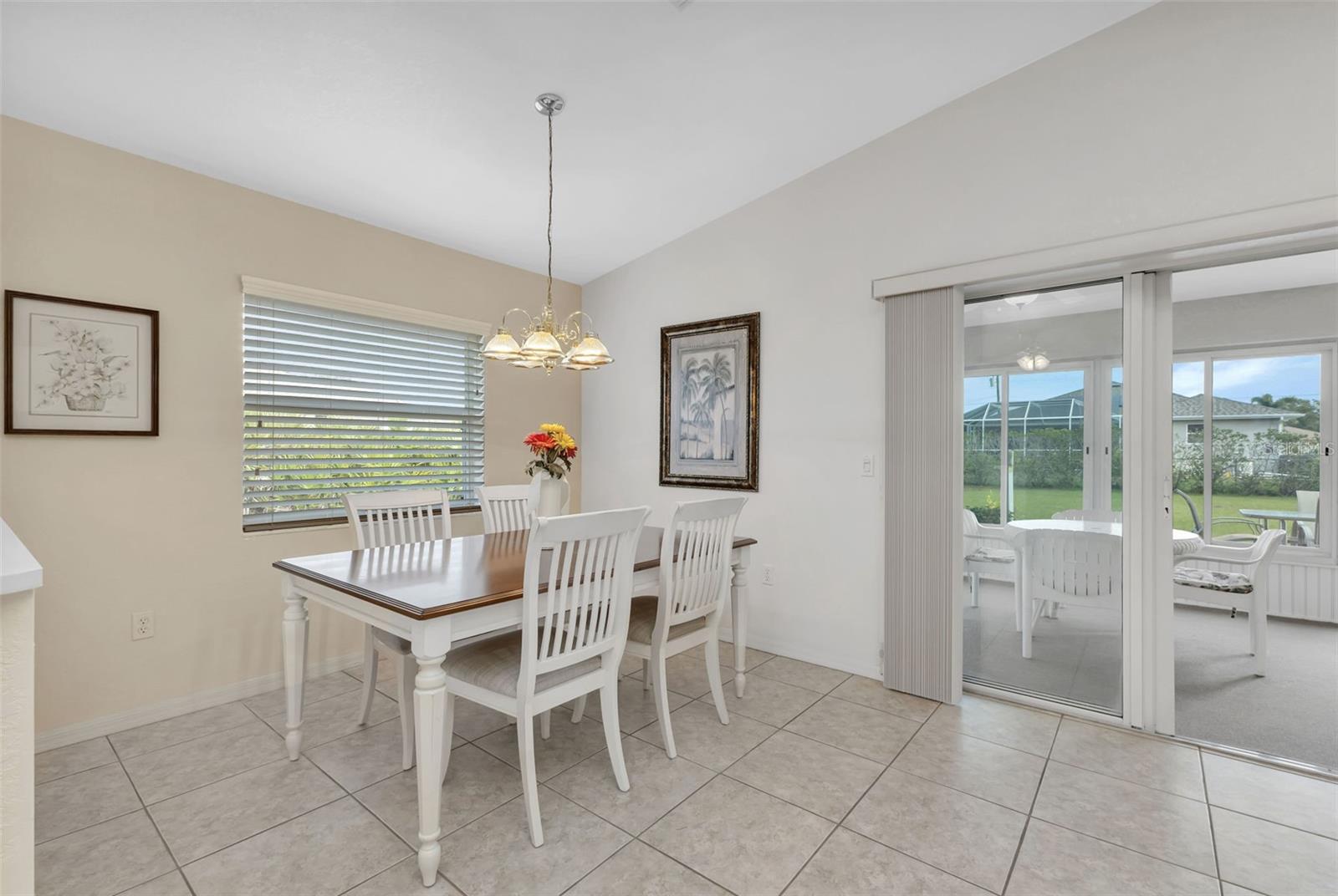 176 JENNIFER DR — photo 10