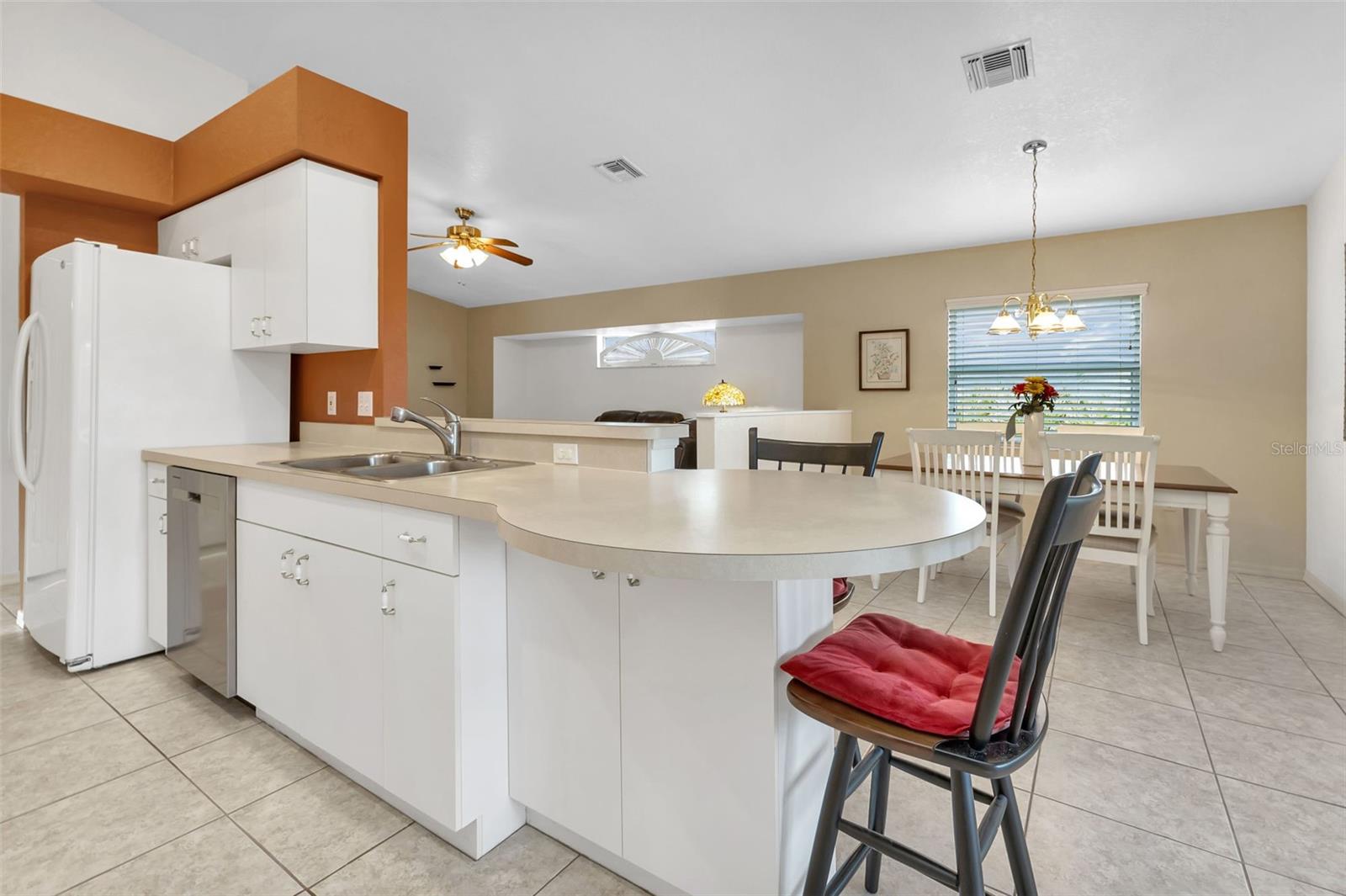 176 JENNIFER DR — photo 11