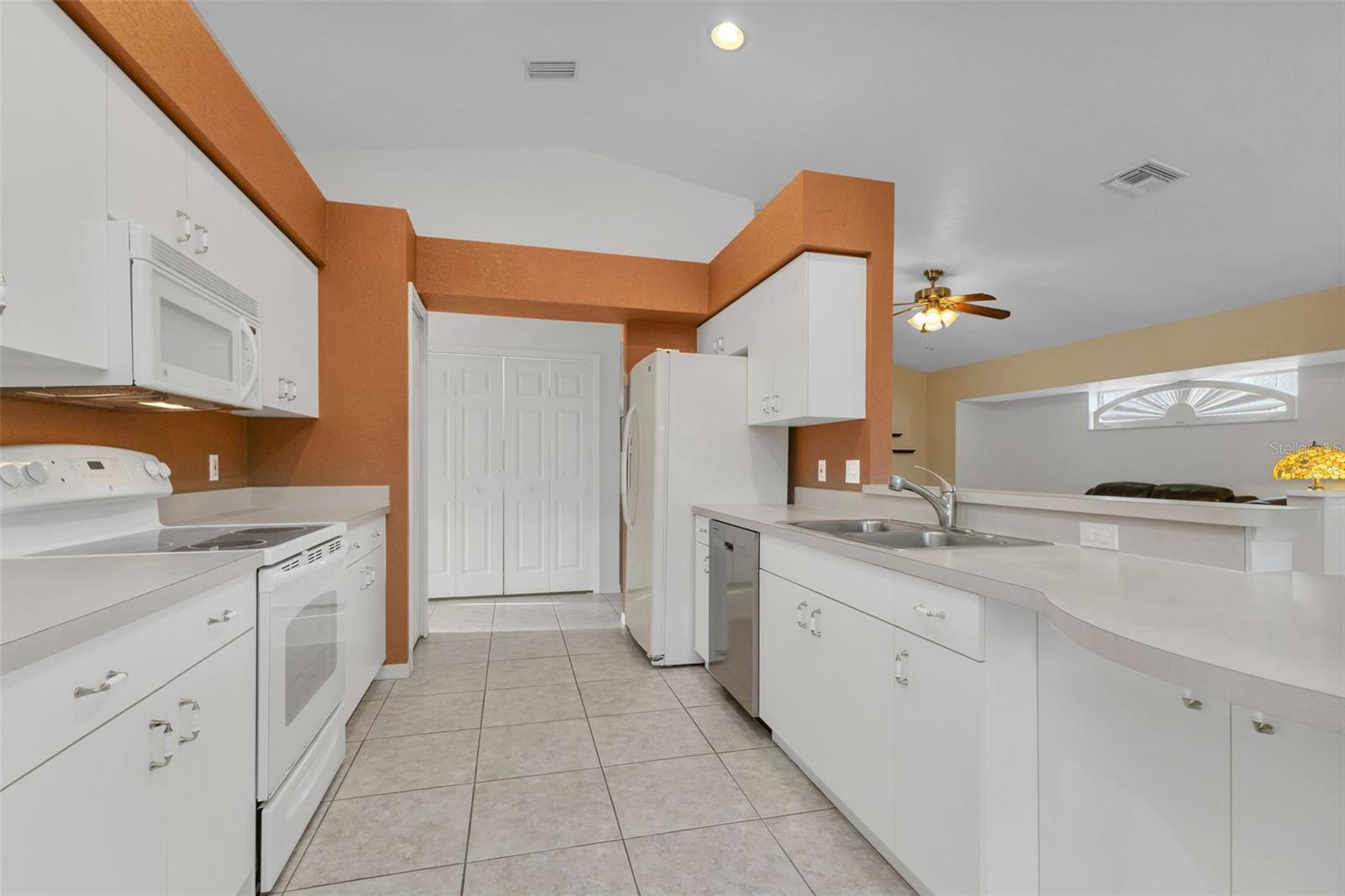 176 JENNIFER DR — photo 12