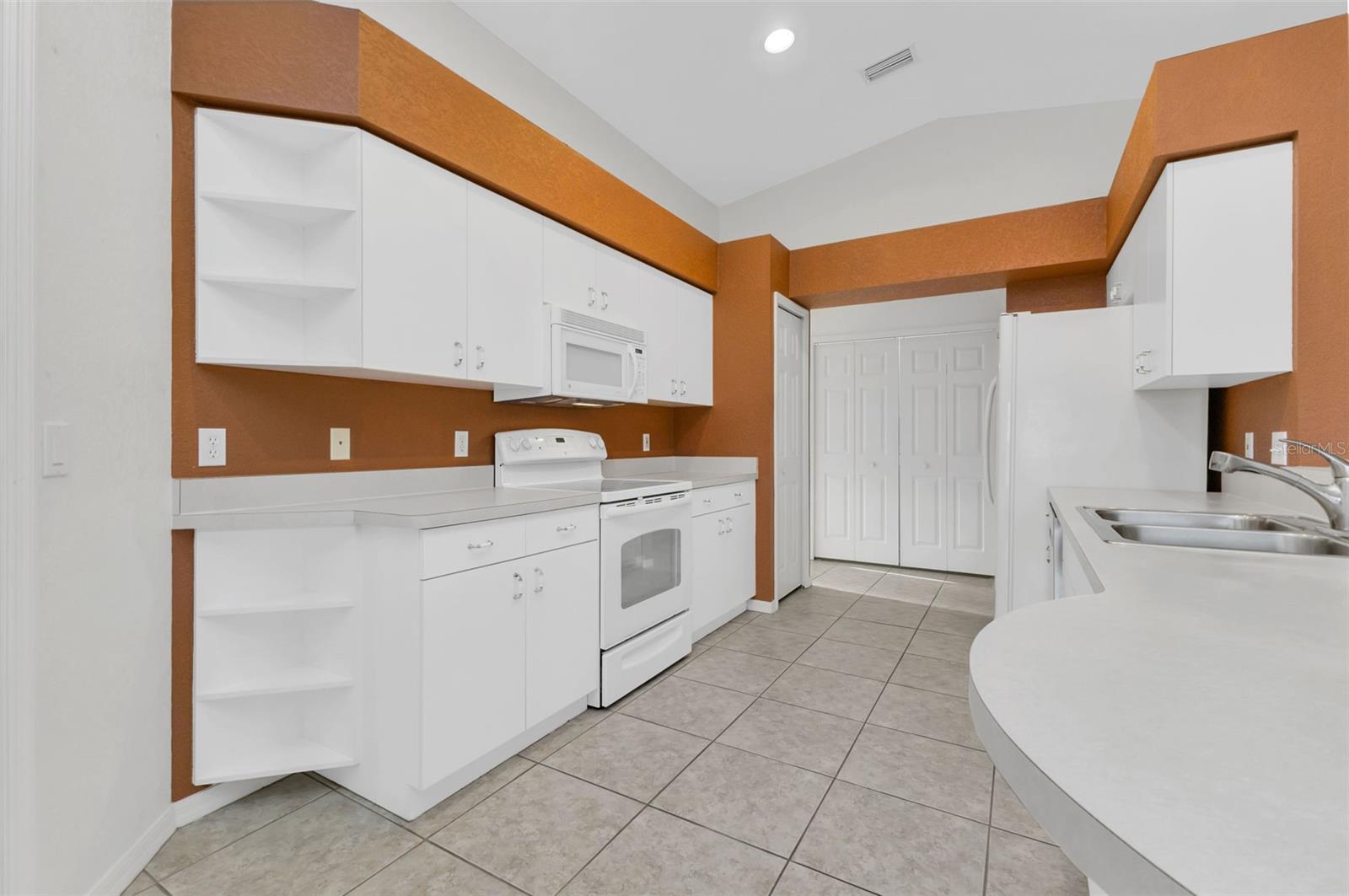 176 JENNIFER DR — photo 13