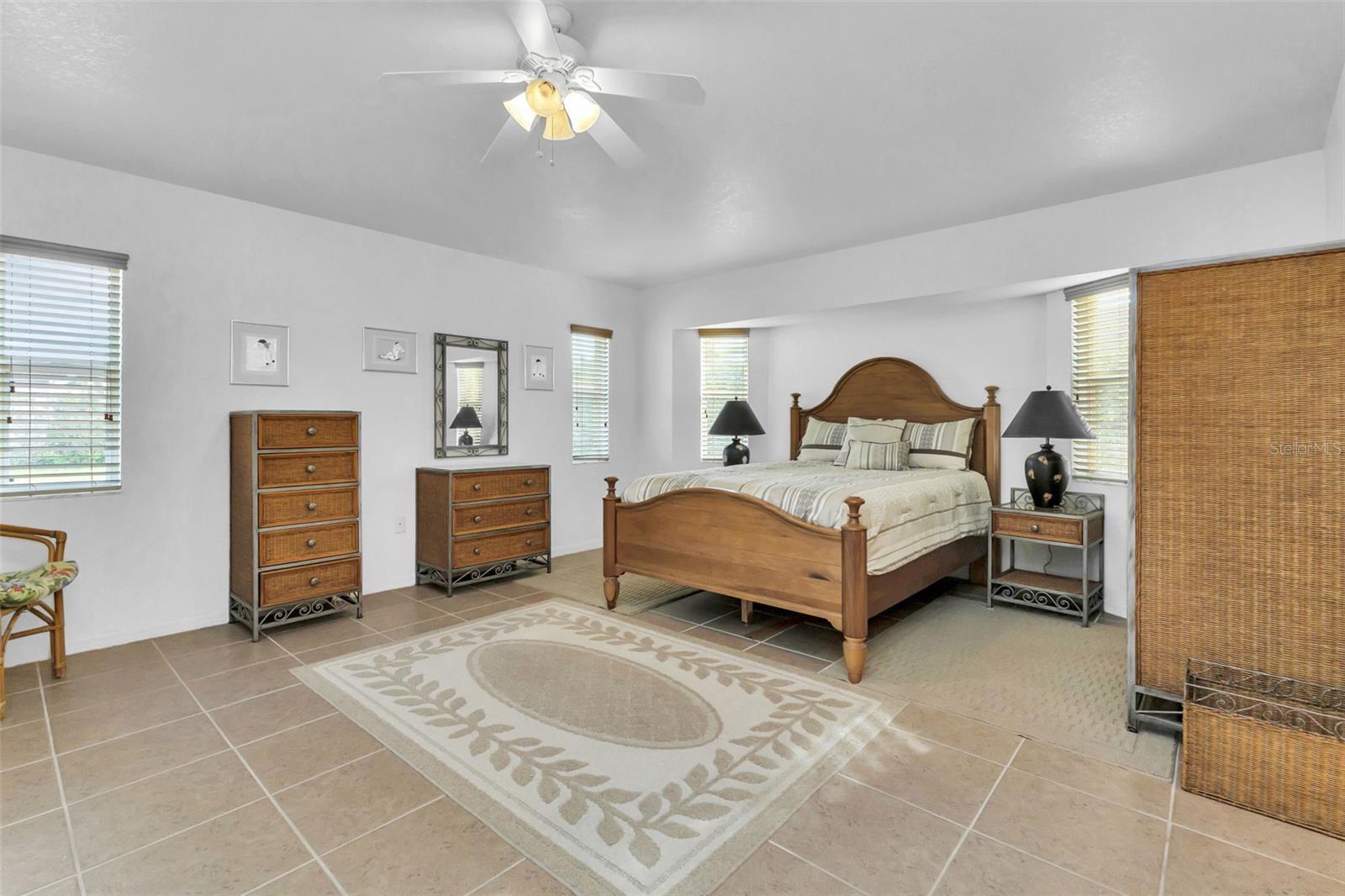 176 JENNIFER DR — photo 19