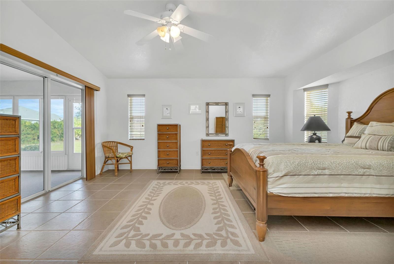 176 JENNIFER DR — photo 21