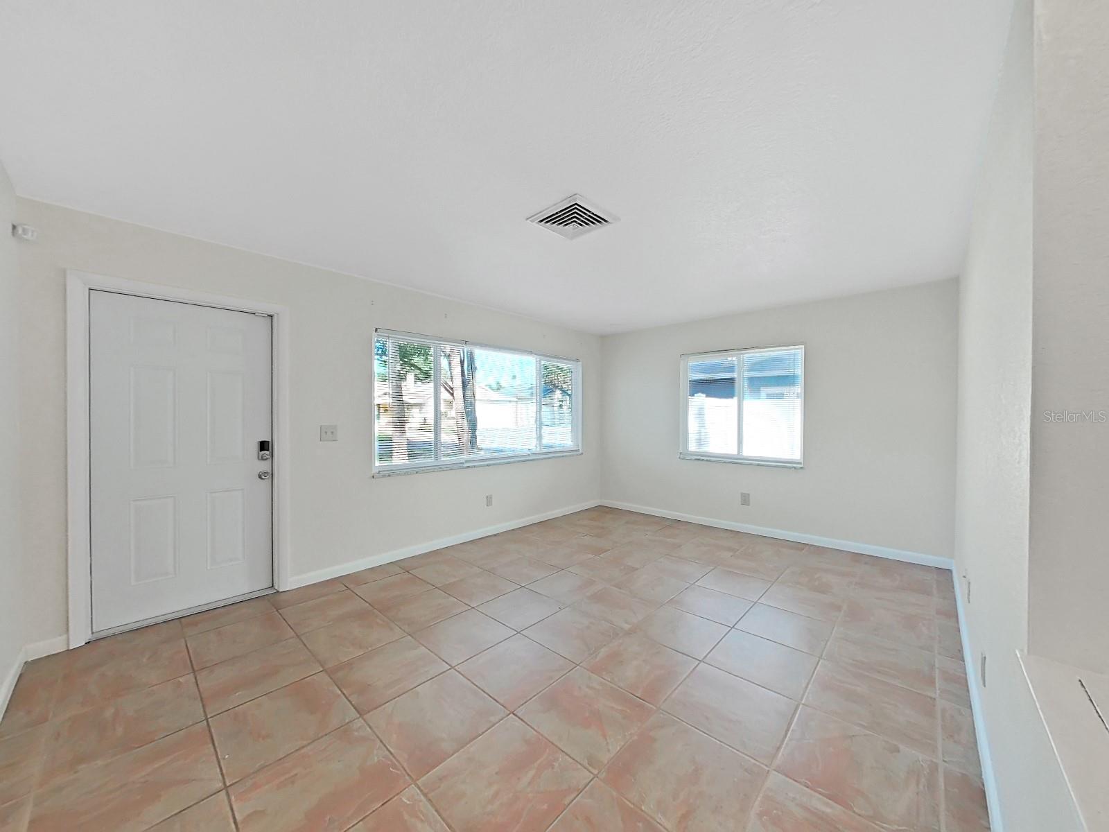 1750 MONTANA AVE NE — photo 7