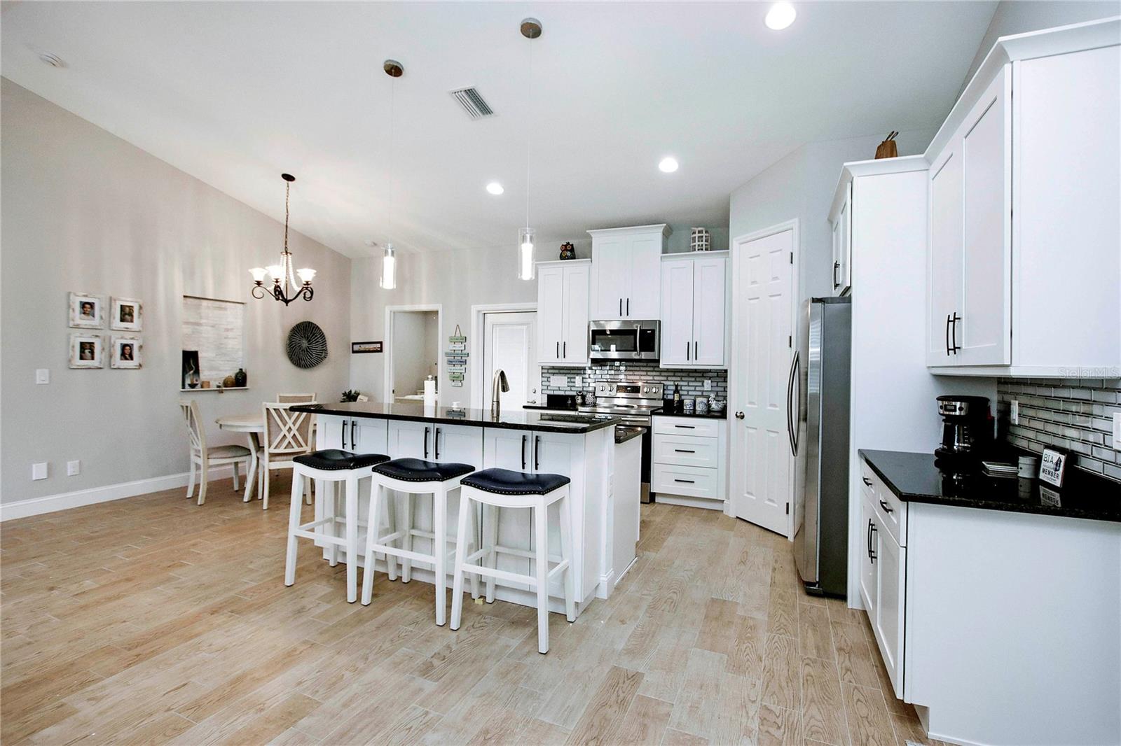 4446 BAYANO ST — photo 2