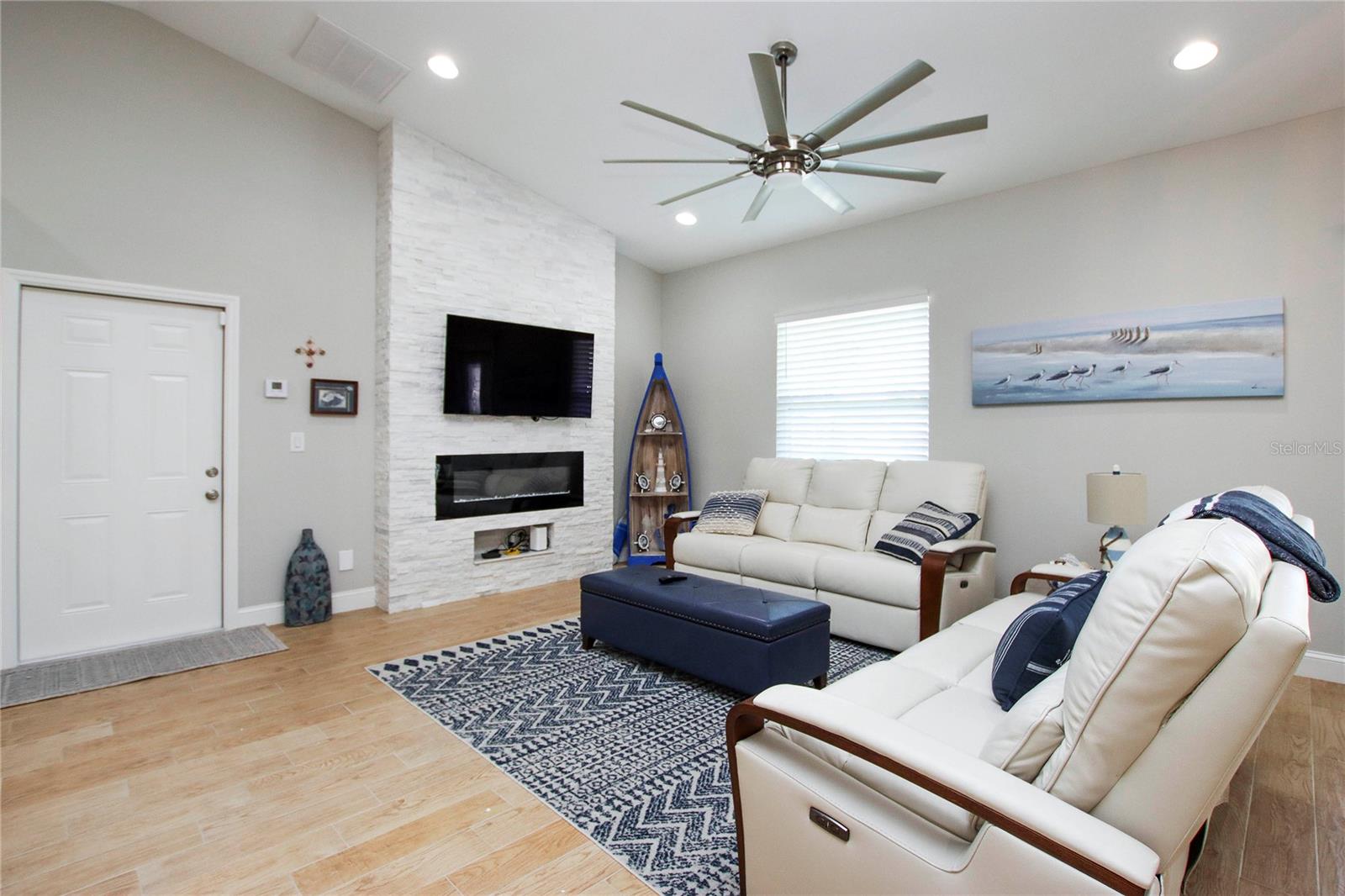 4446 BAYANO ST — photo 8