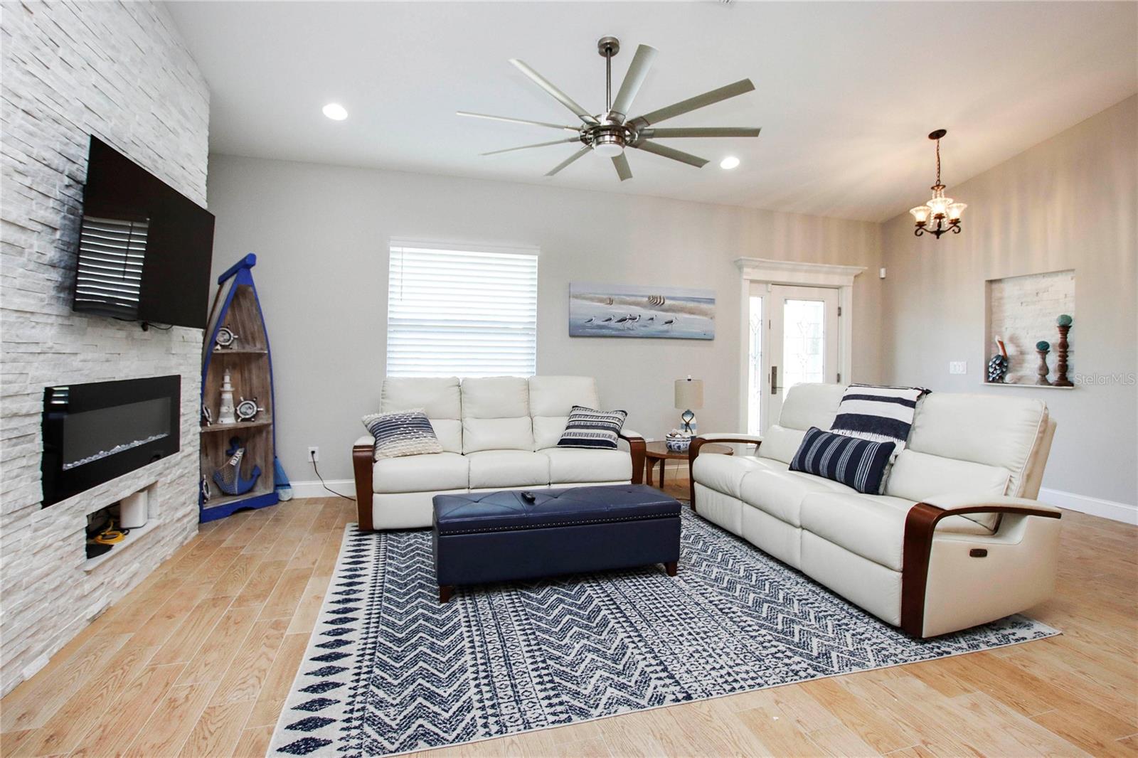 4446 BAYANO ST — photo 9