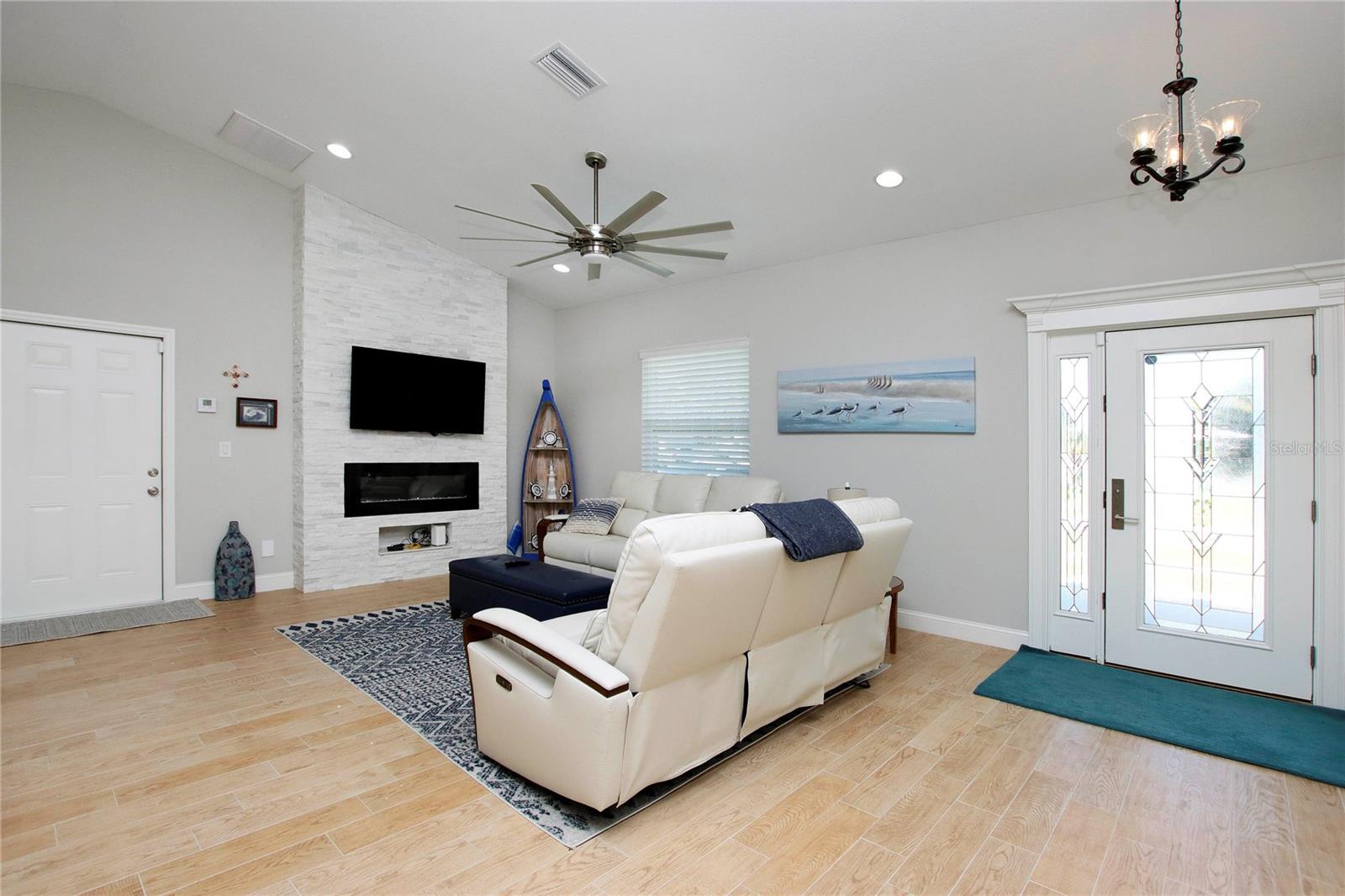 4446 BAYANO ST — photo 10