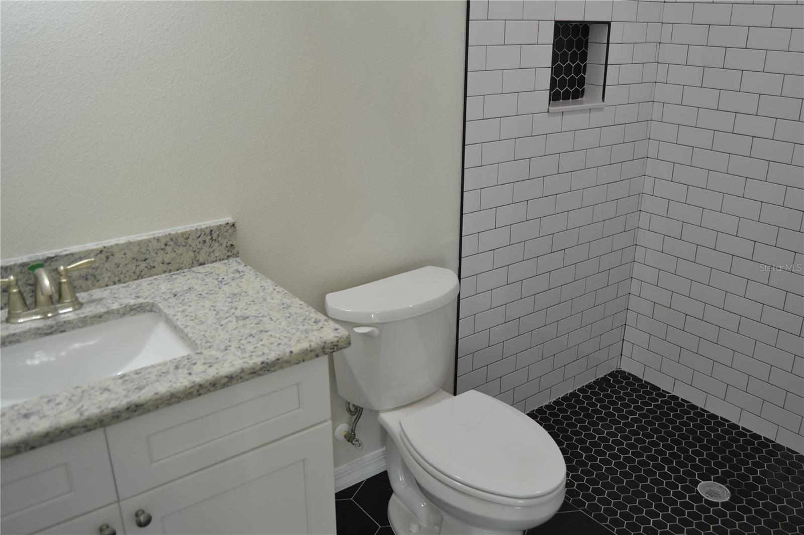 2847 EATON AVE — photo 11