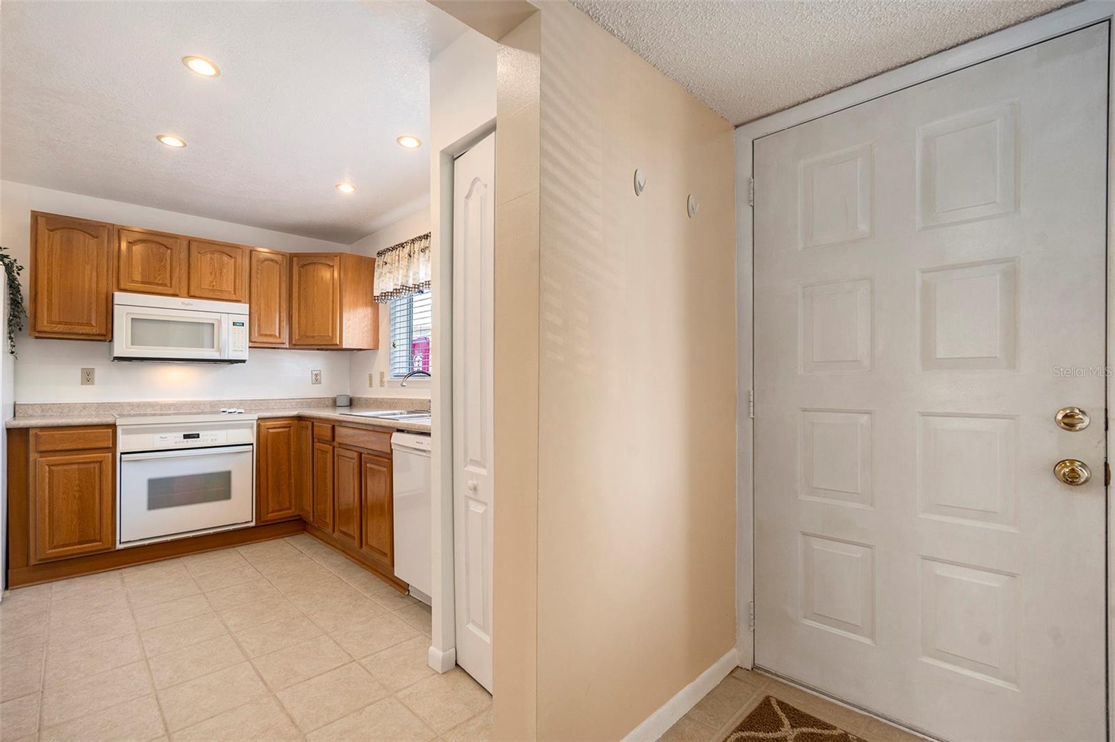 6311 NEWTOWN CIR #11B2 — photo 11