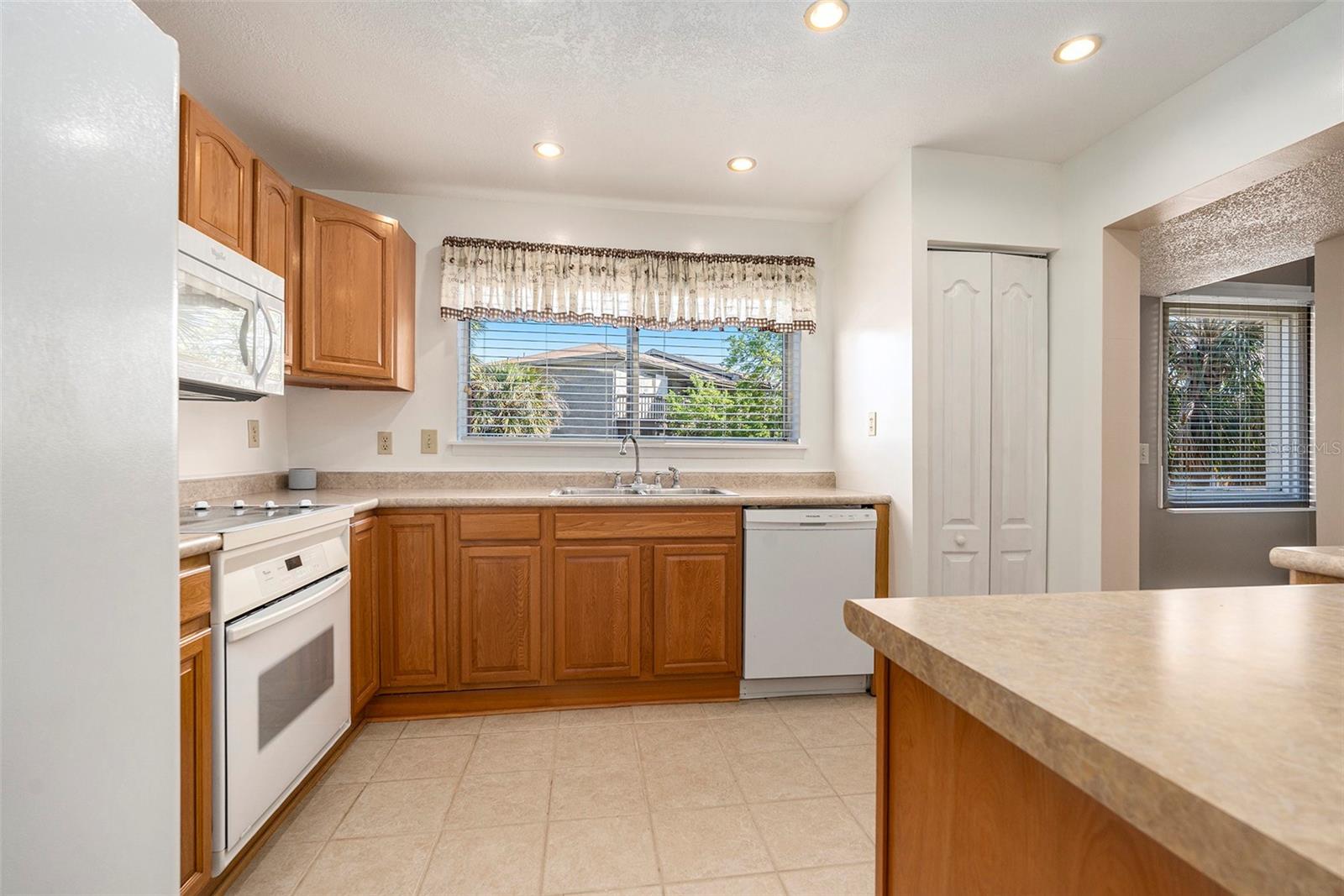 6311 NEWTOWN CIR #11B2 — photo 12