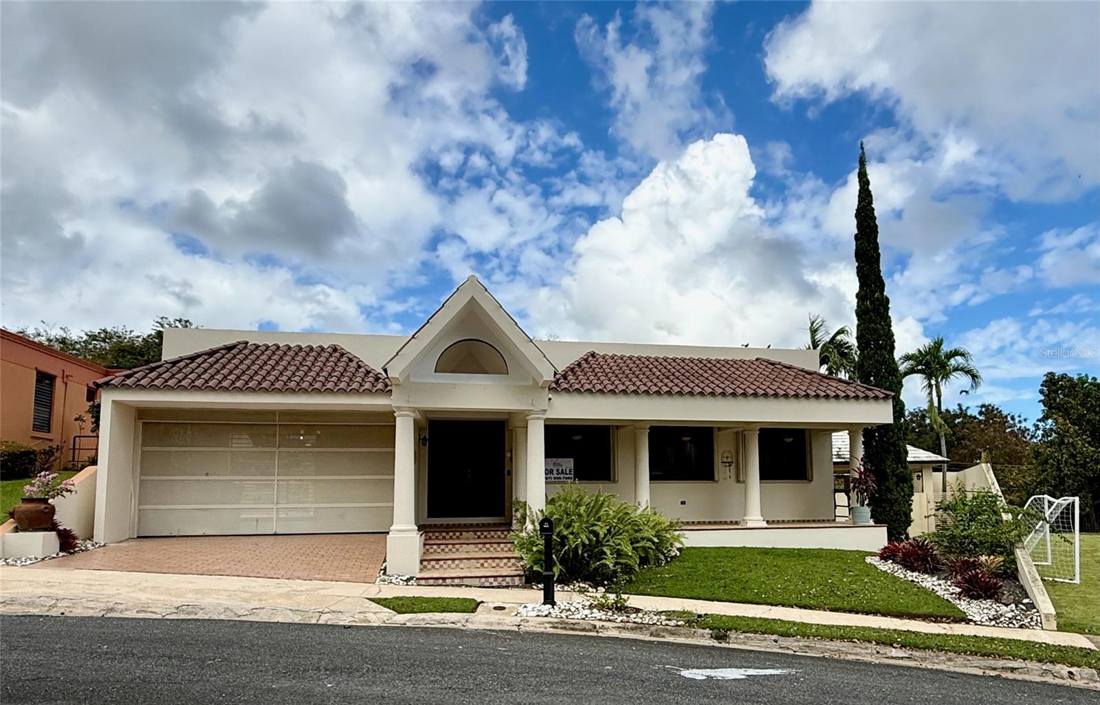 BF16 65 HILLS MANSIONS photo