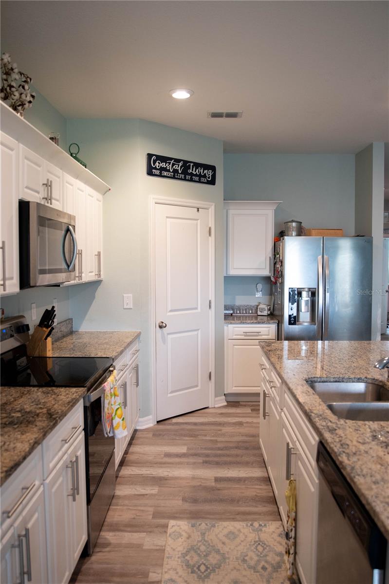 3021 BLUE SHORES WAY — photo 4