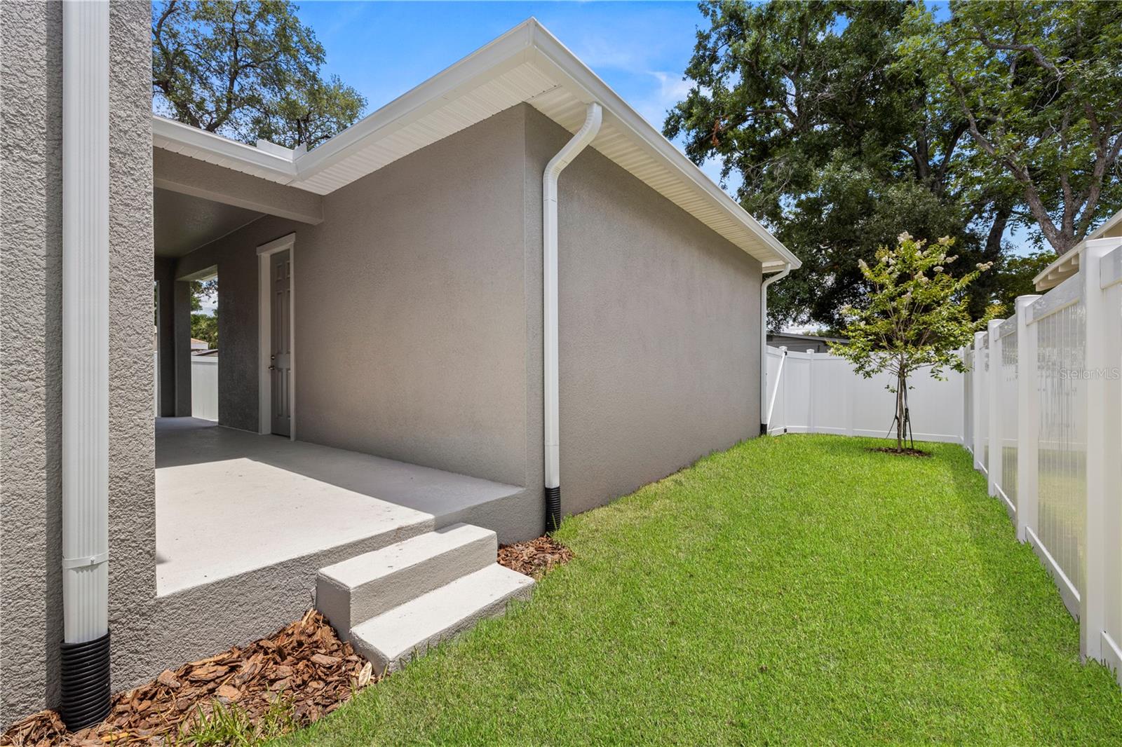 1522 W ARCH ST — photo 40
