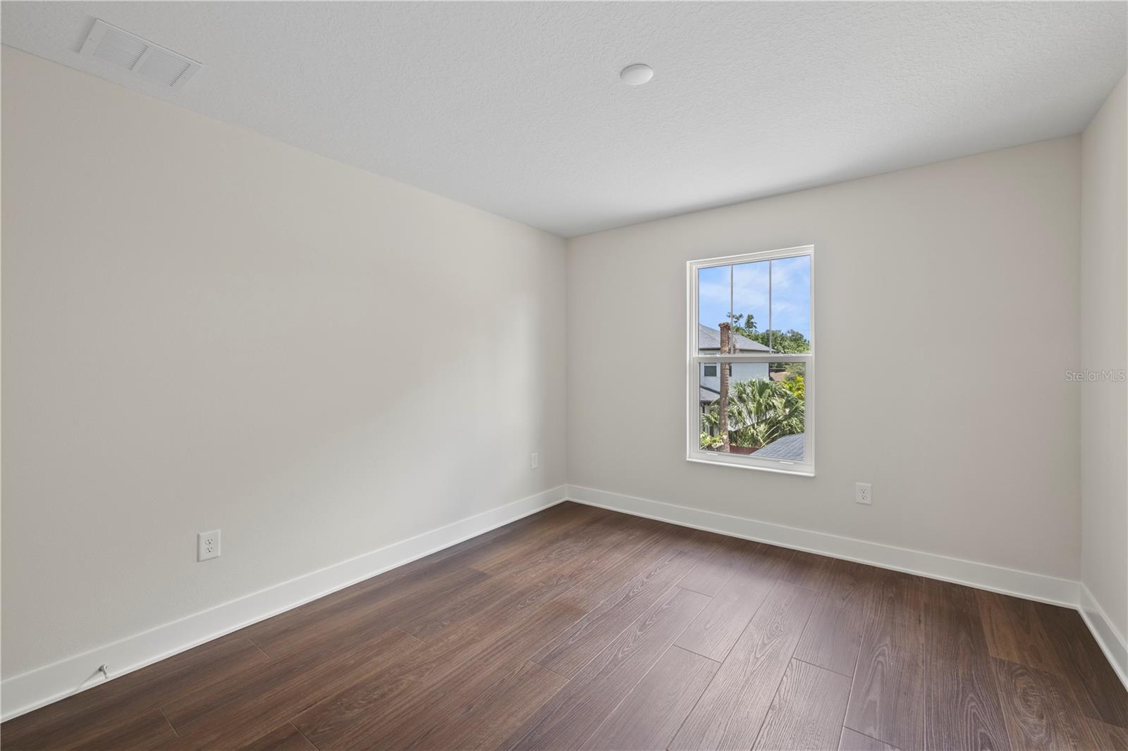 1522 W ARCH ST — photo 24