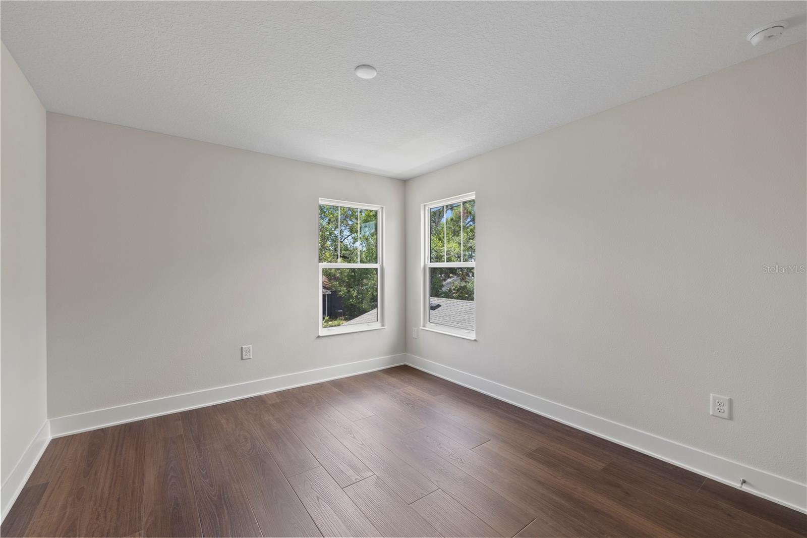 1522 W ARCH ST — photo 25
