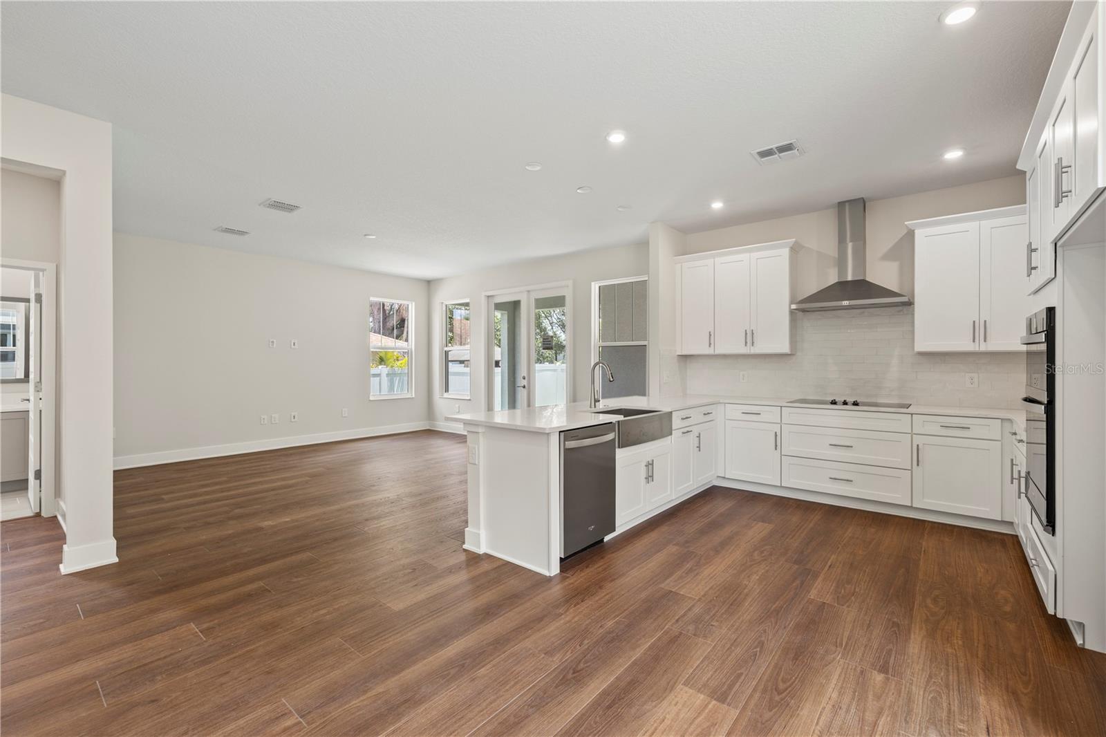 1522 W ARCH ST — photo 9