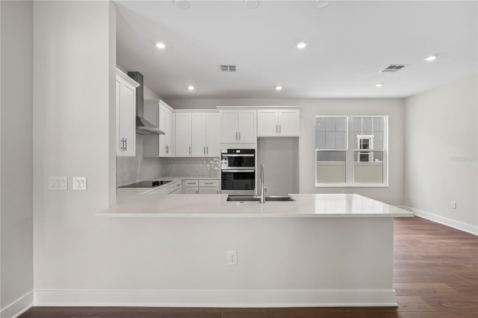 1522 W ARCH ST — photo 11