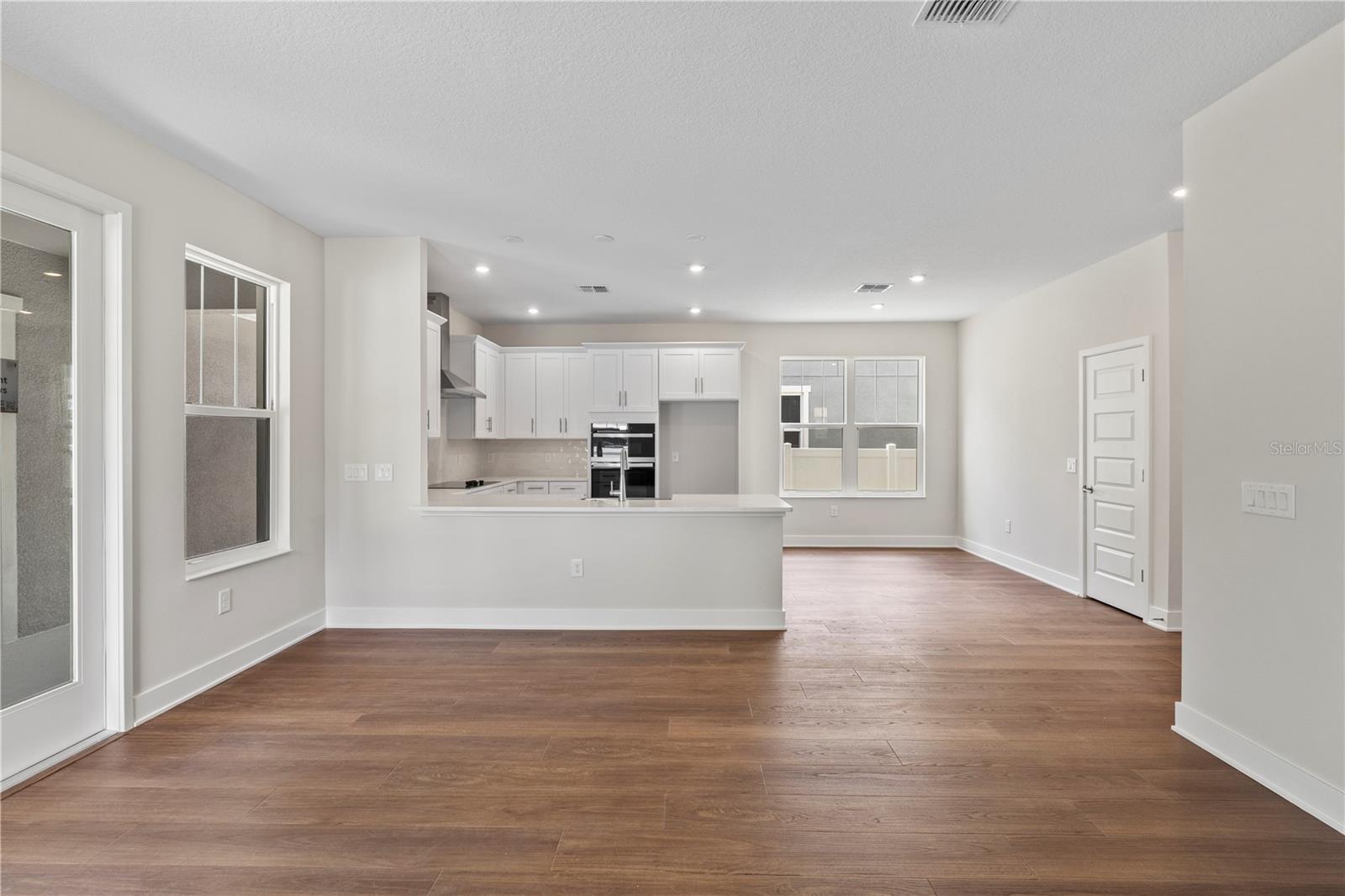1522 W ARCH ST — photo 13