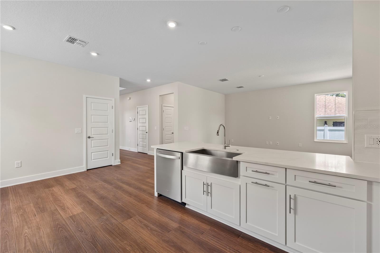 1522 W ARCH ST — photo 14