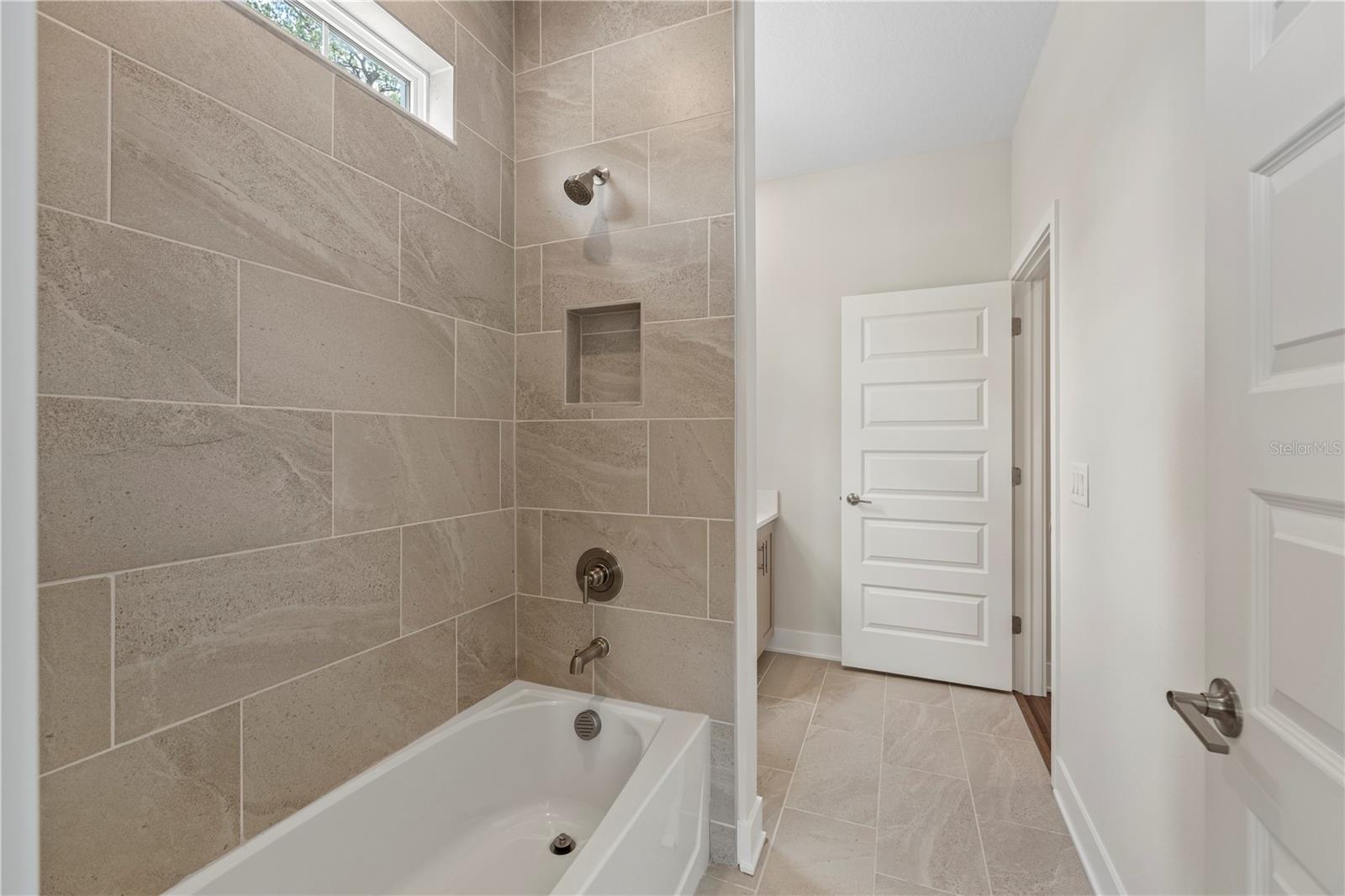 1522 W ARCH ST — photo 31
