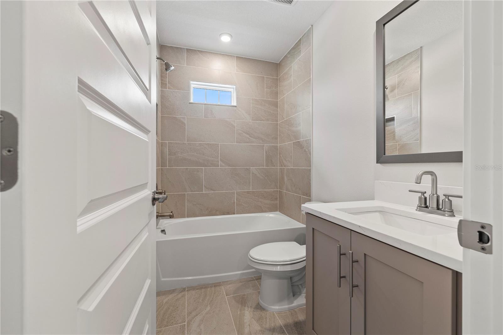 1522 W ARCH ST — photo 32