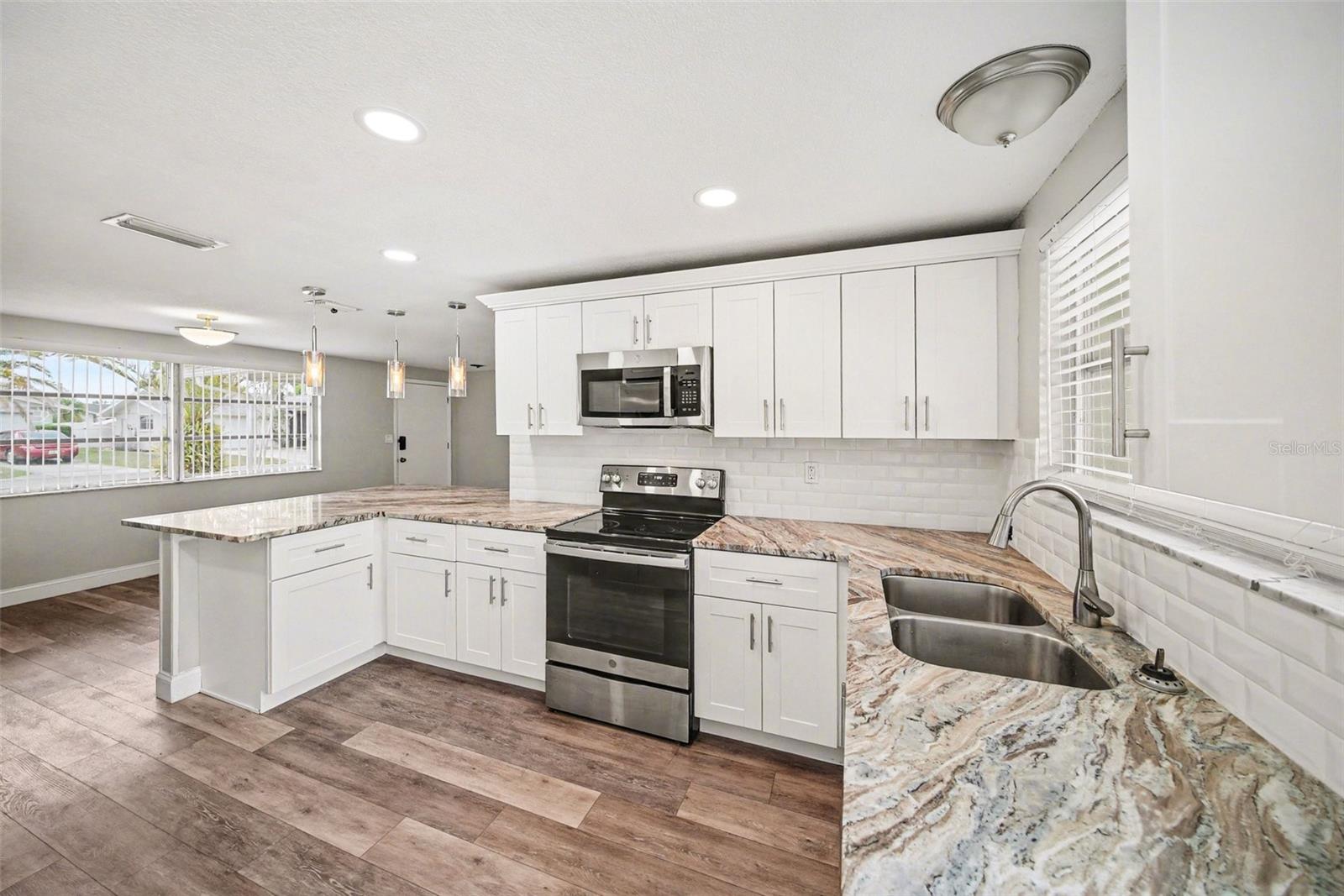 7541 SPIREA DR — photo 10