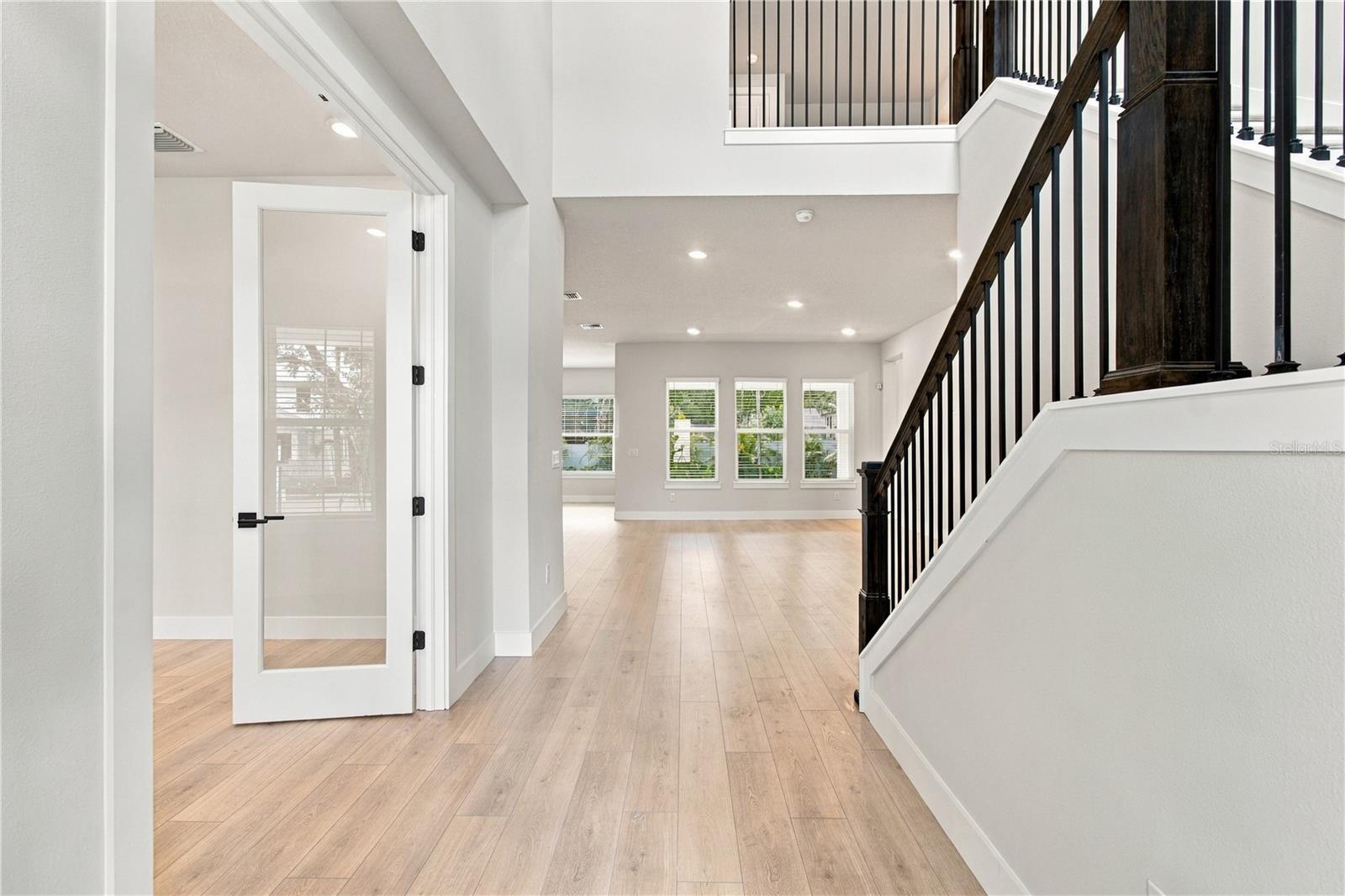 814 W ORIENT ST — photo 2