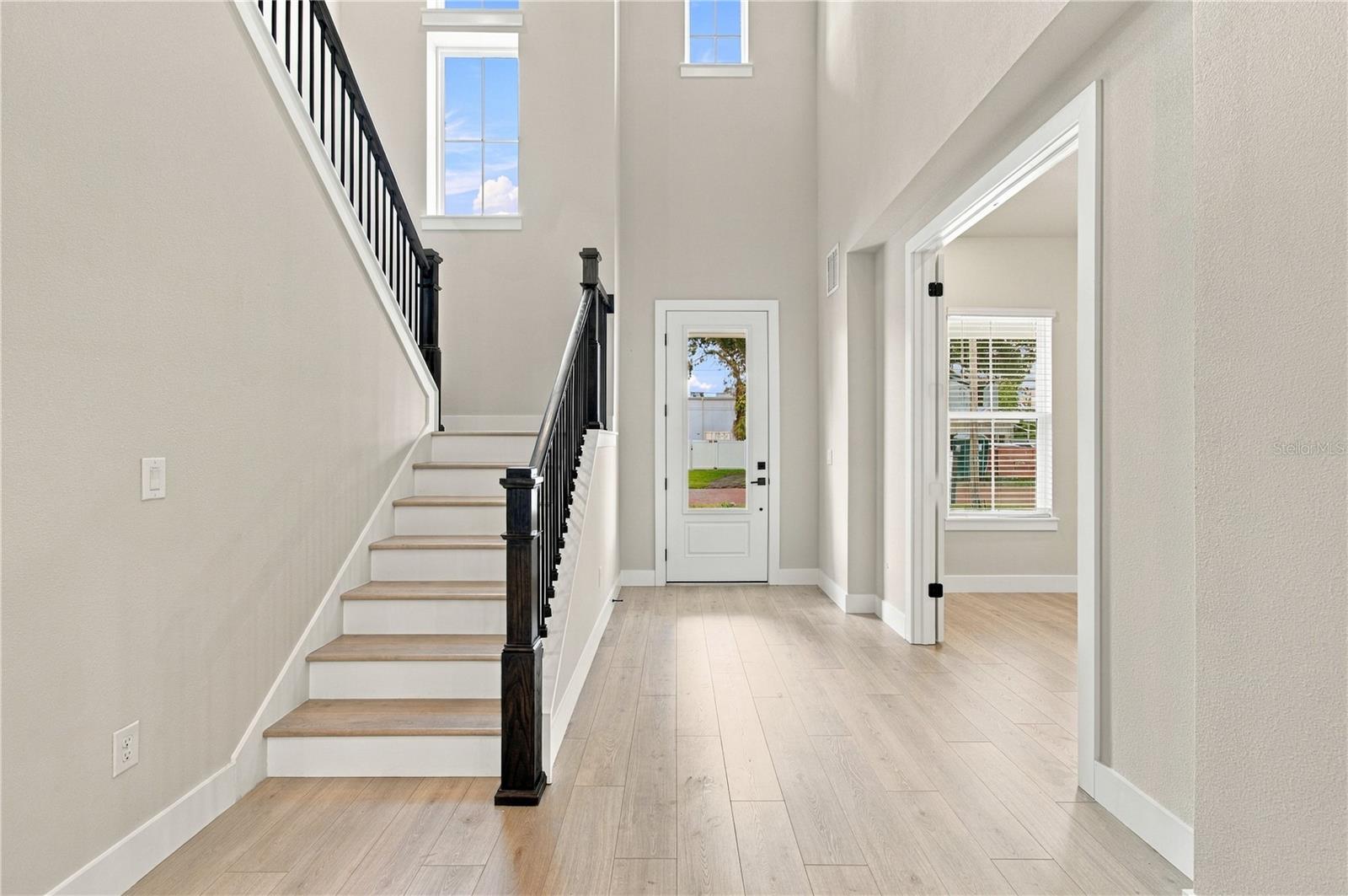 814 W ORIENT ST — photo 3