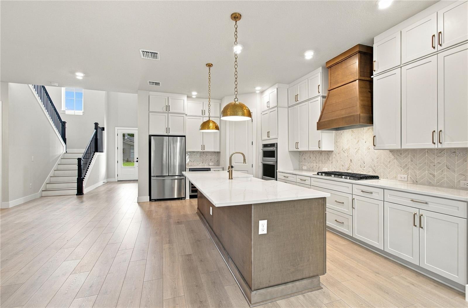 814 W ORIENT ST — photo 6