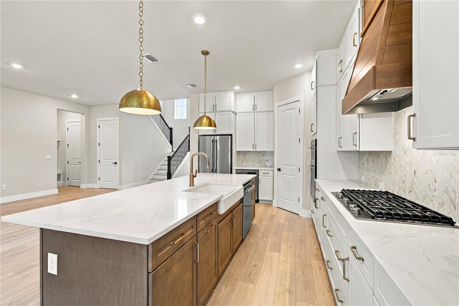 814 W ORIENT ST — photo 7