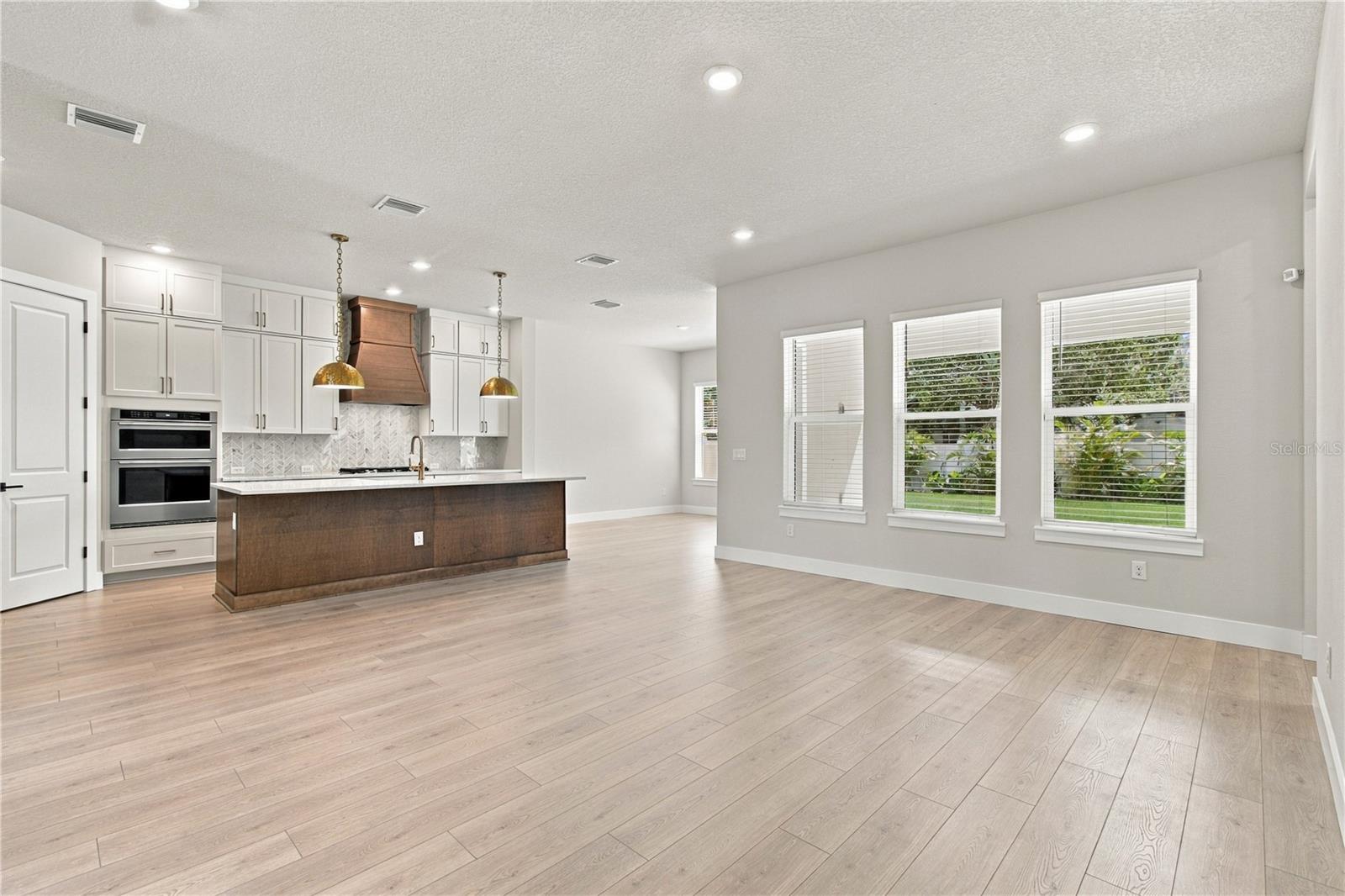 814 W ORIENT ST — photo 8