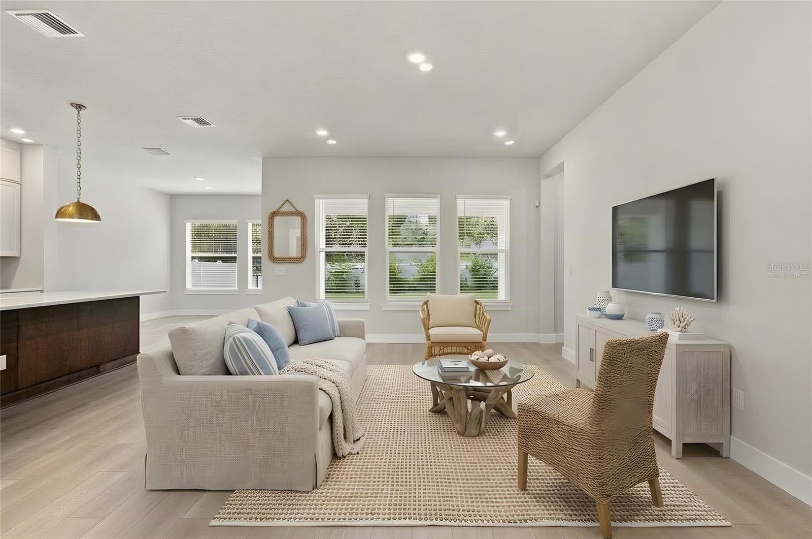 814 W ORIENT ST — photo 10