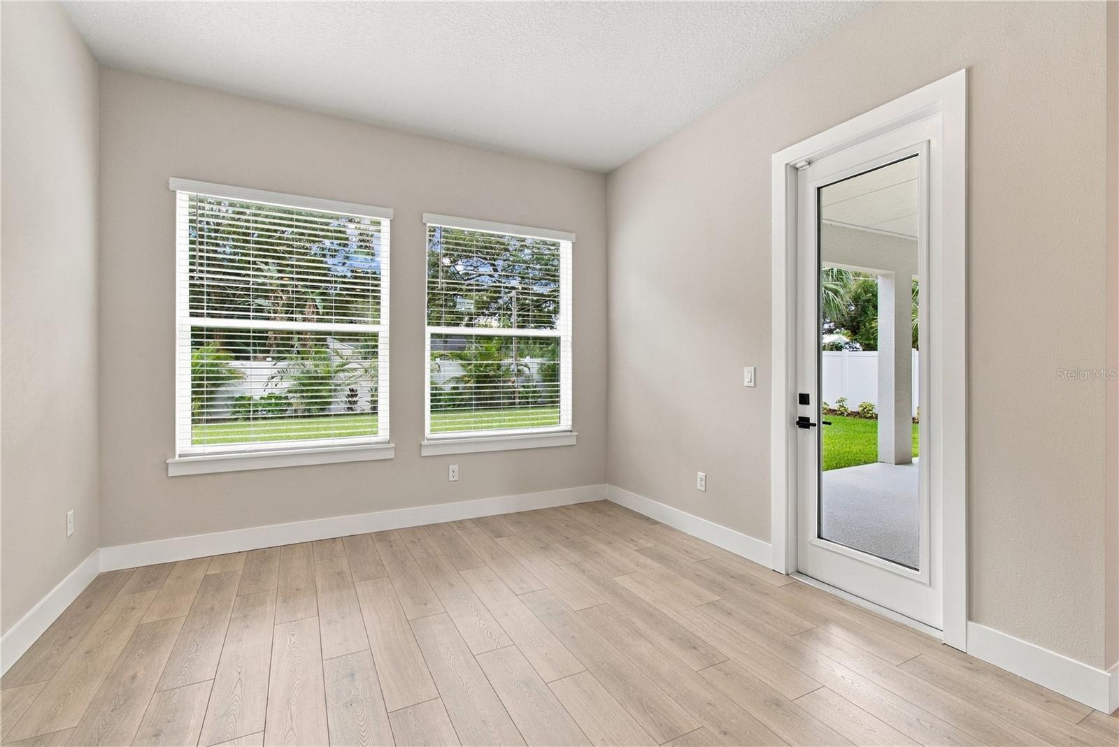 814 W ORIENT ST — photo 13