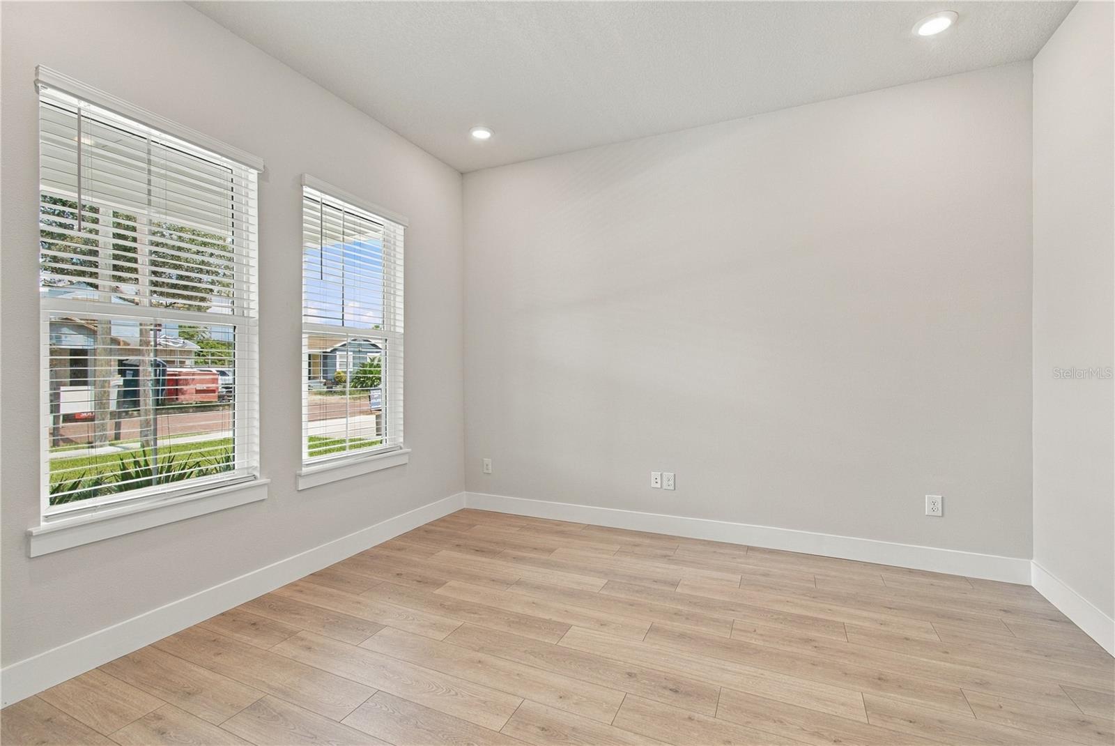 814 W ORIENT ST — photo 14