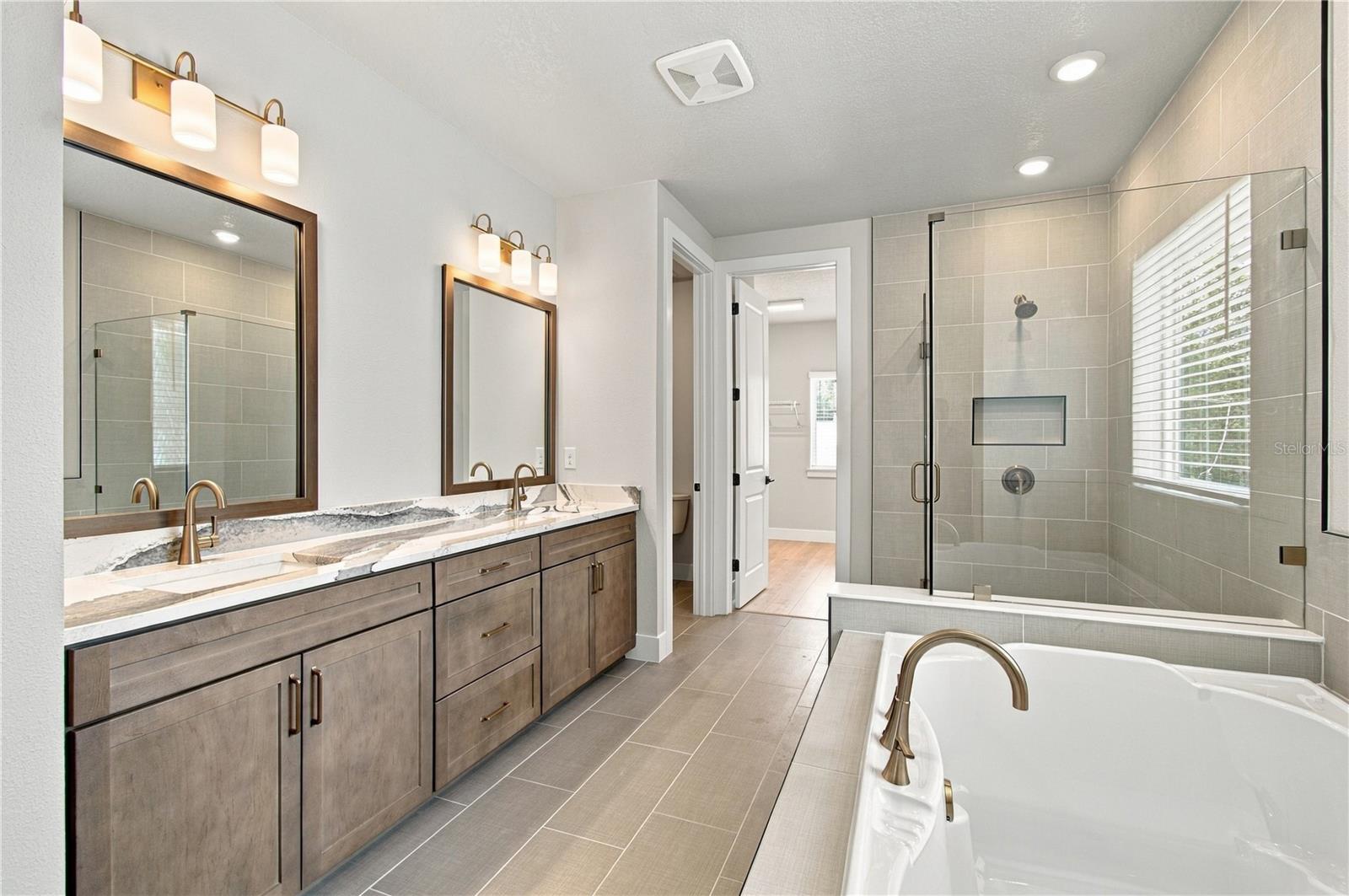 814 W ORIENT ST — photo 21