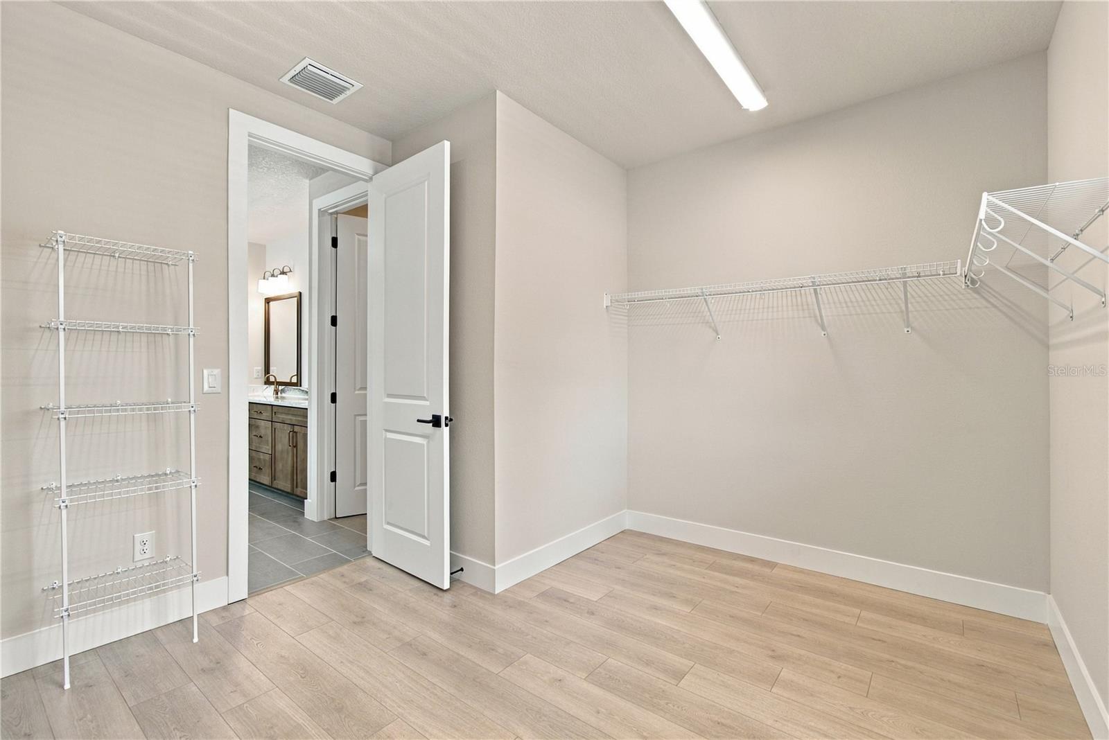 814 W ORIENT ST — photo 25