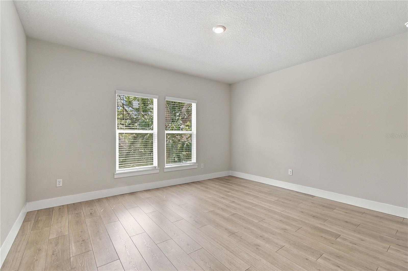 814 W ORIENT ST — photo 28