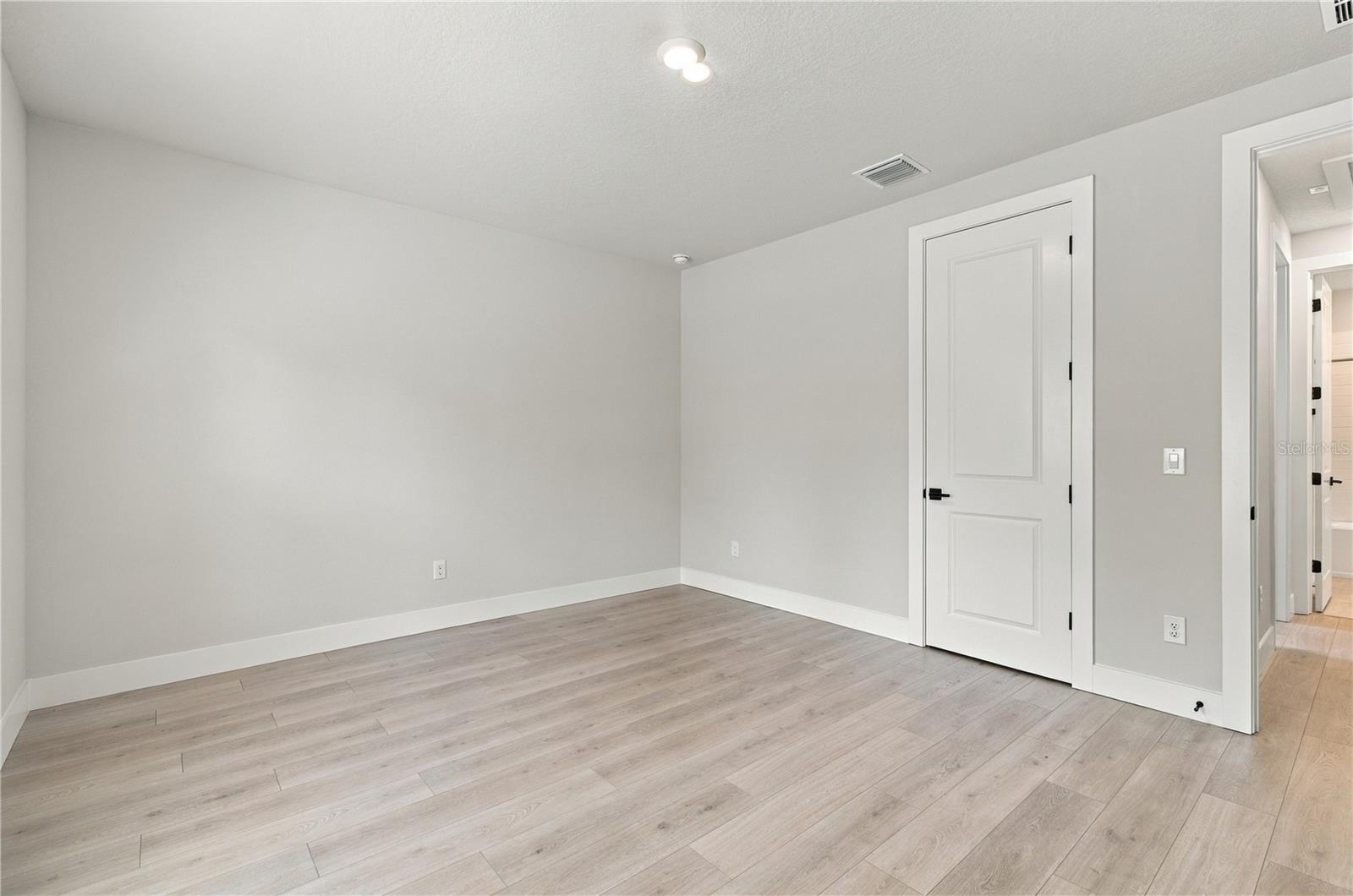814 W ORIENT ST — photo 31