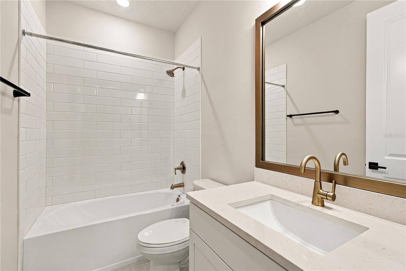 814 W ORIENT ST — photo 32