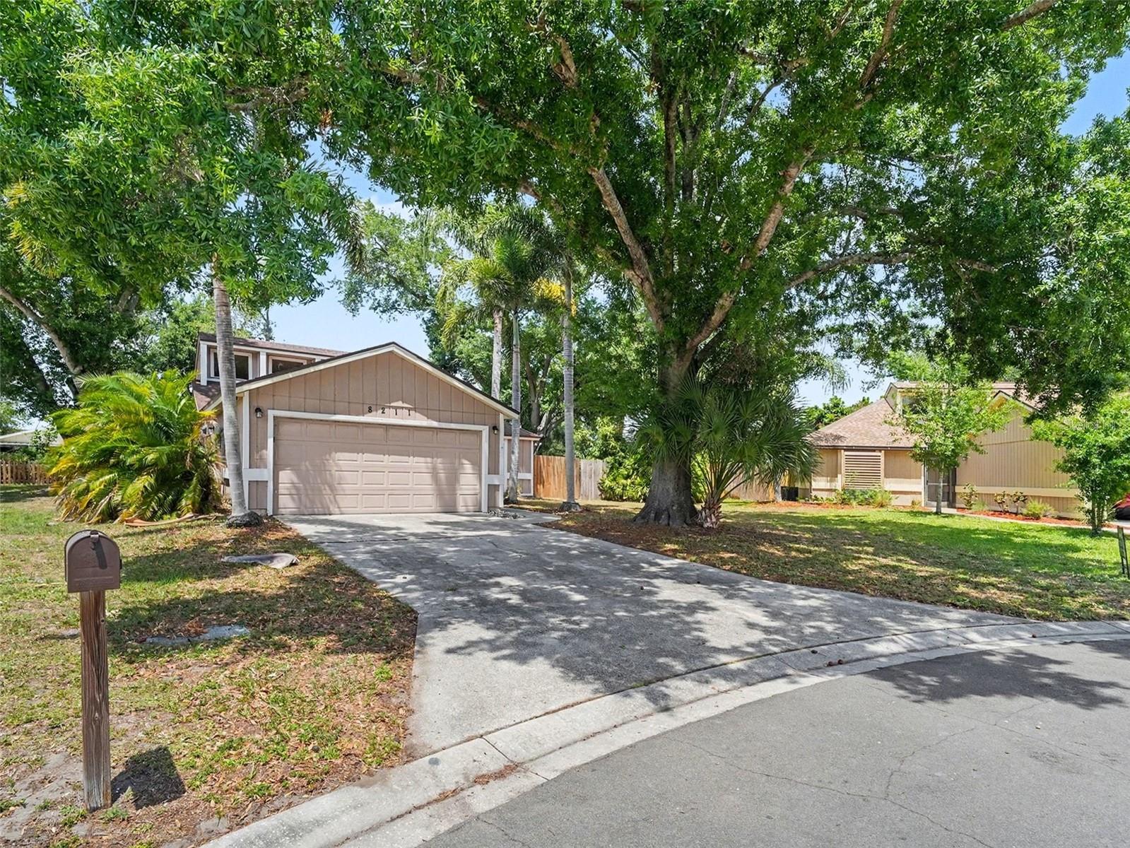 8211 COUNTRY OAKS CT — photo 2