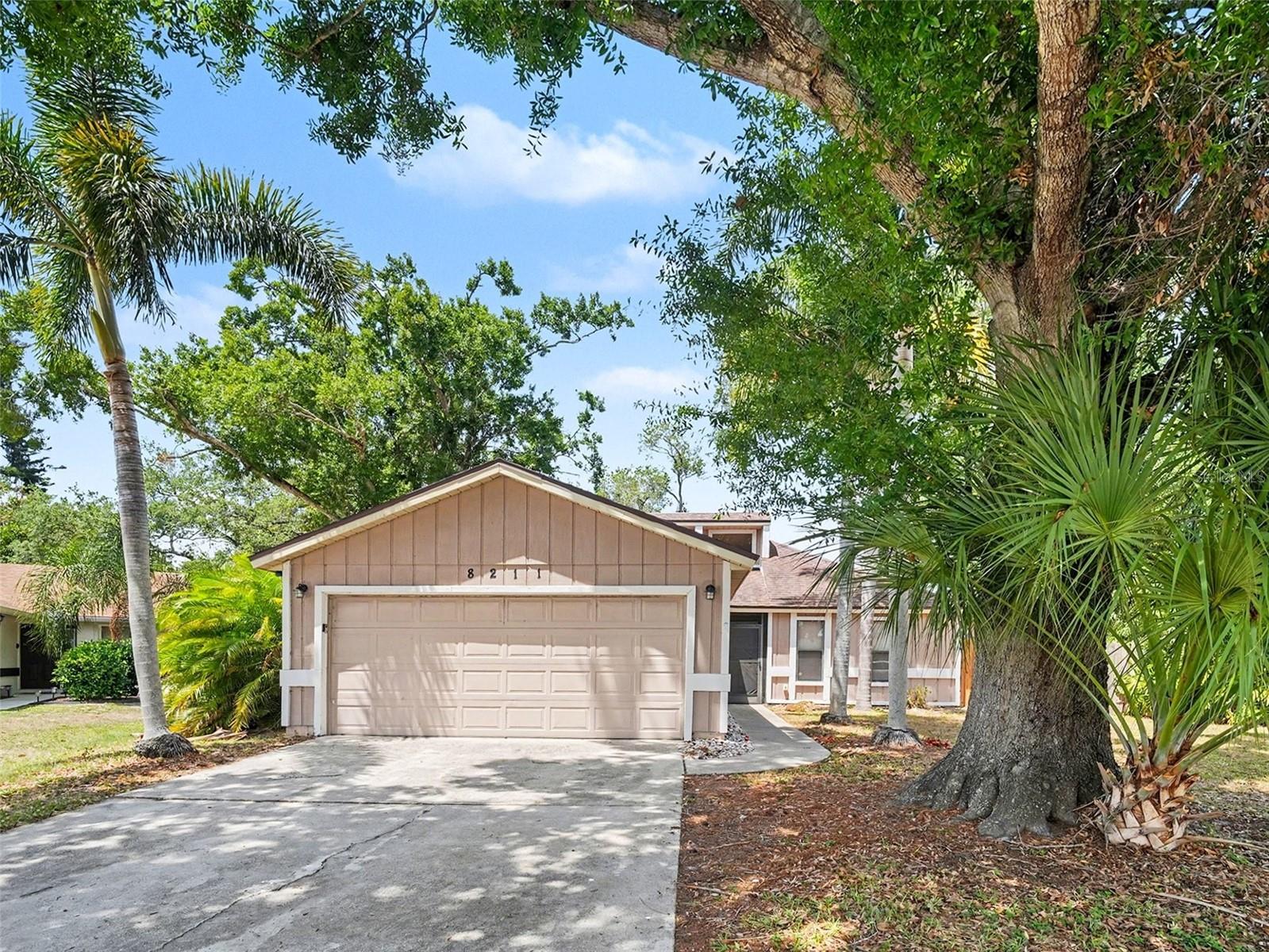 8211 COUNTRY OAKS CT — photo 3