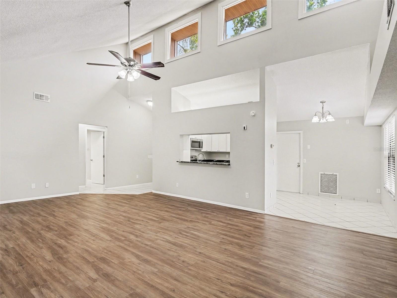 8211 COUNTRY OAKS CT — photo 4
