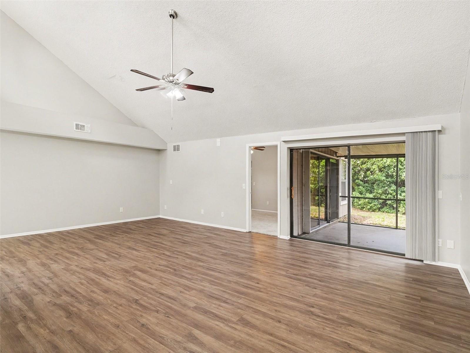 8211 COUNTRY OAKS CT — photo 10