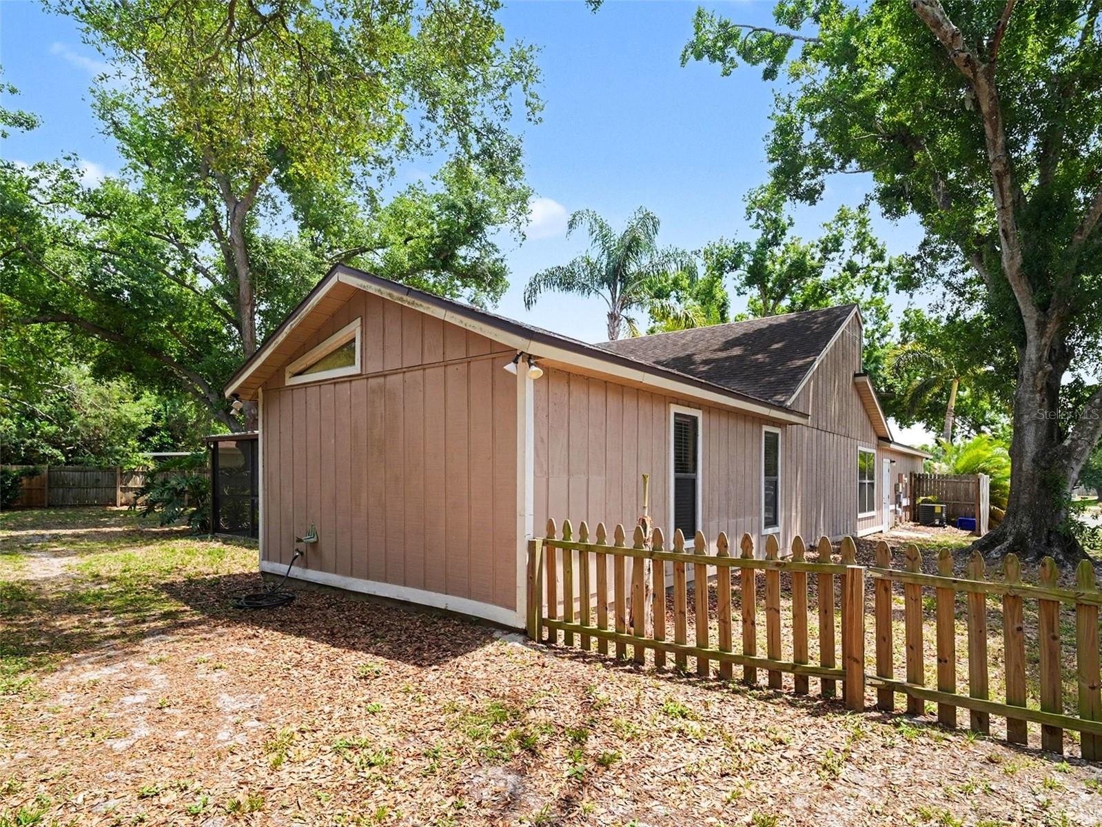 8211 COUNTRY OAKS CT — photo 22