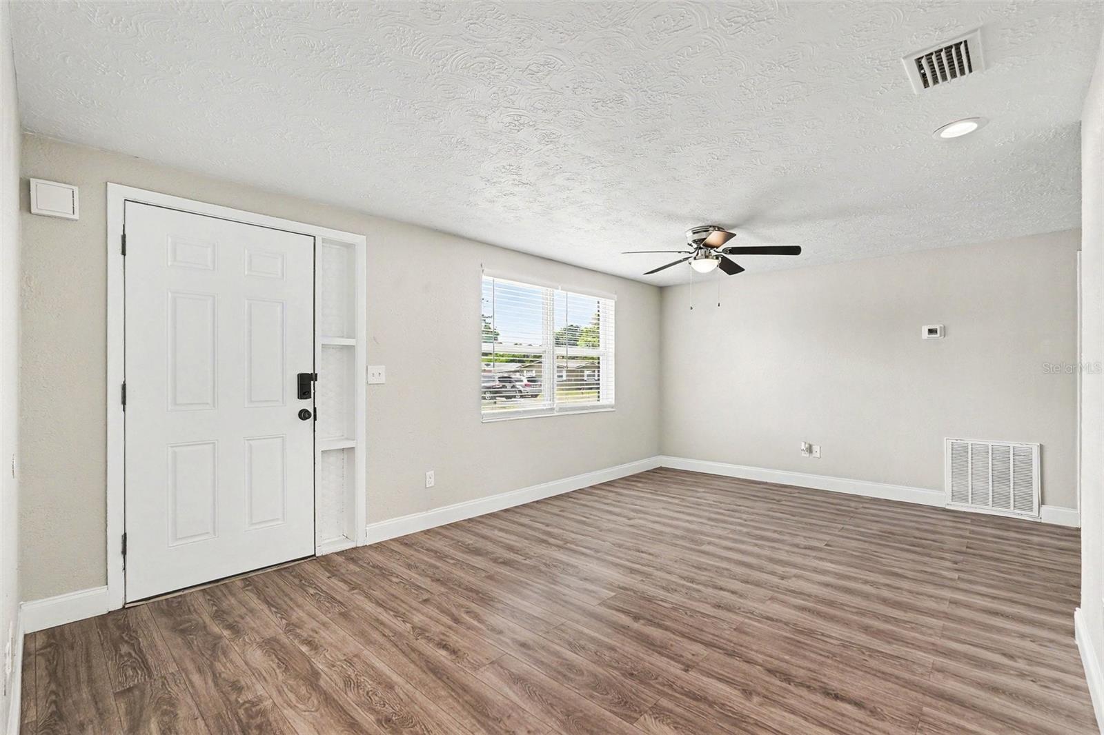 4113 KIBLER LN — photo 2