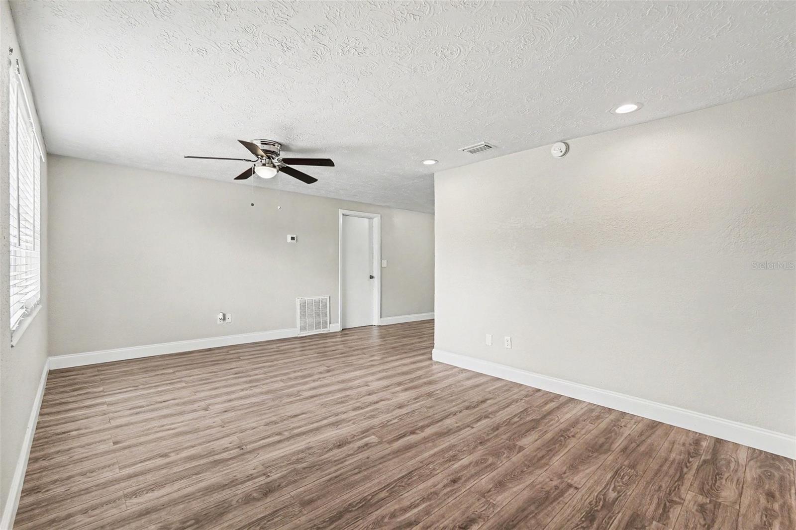 4113 KIBLER LN — photo 4