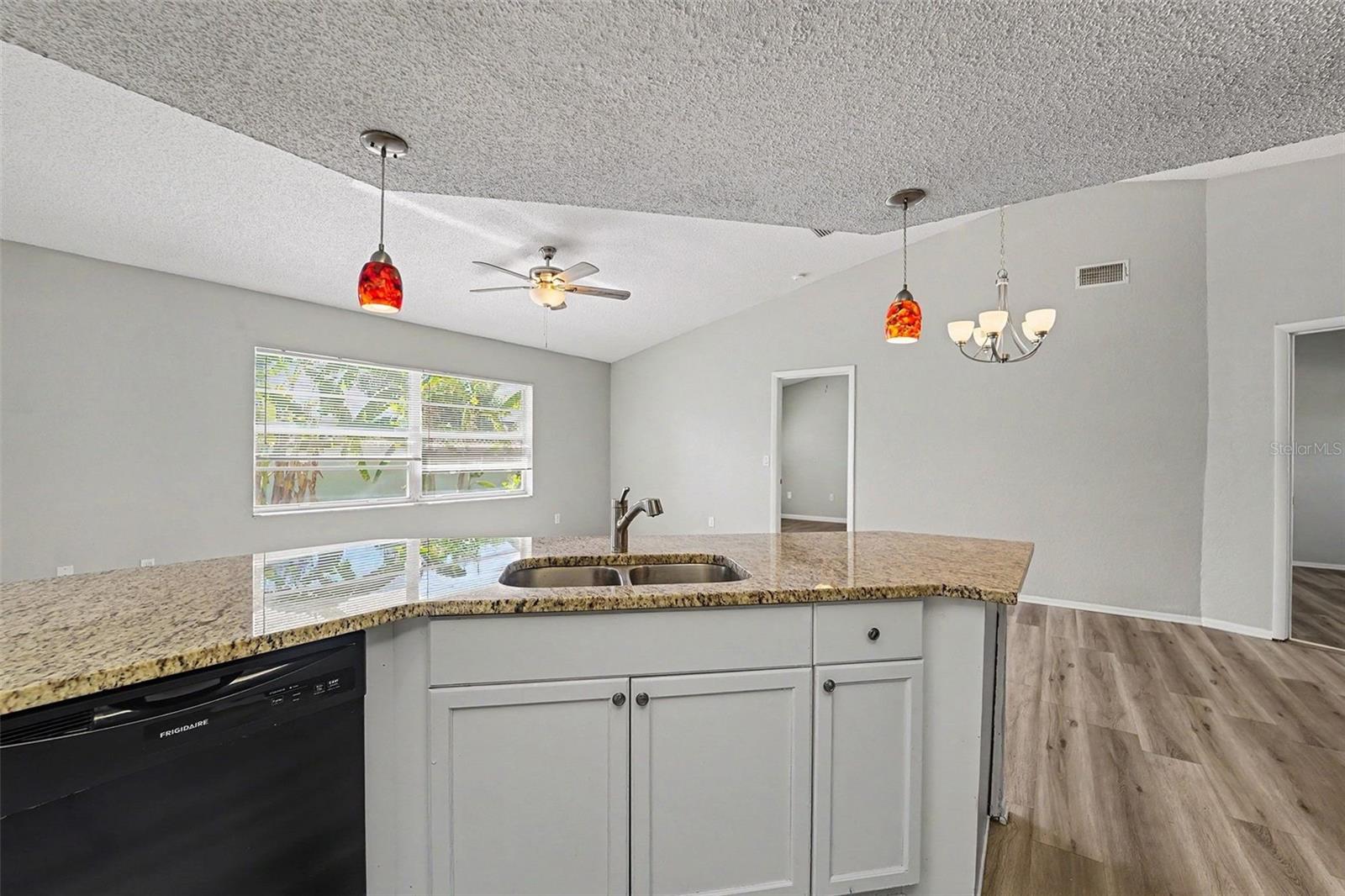 7336 ASHMORE DR — photo 8